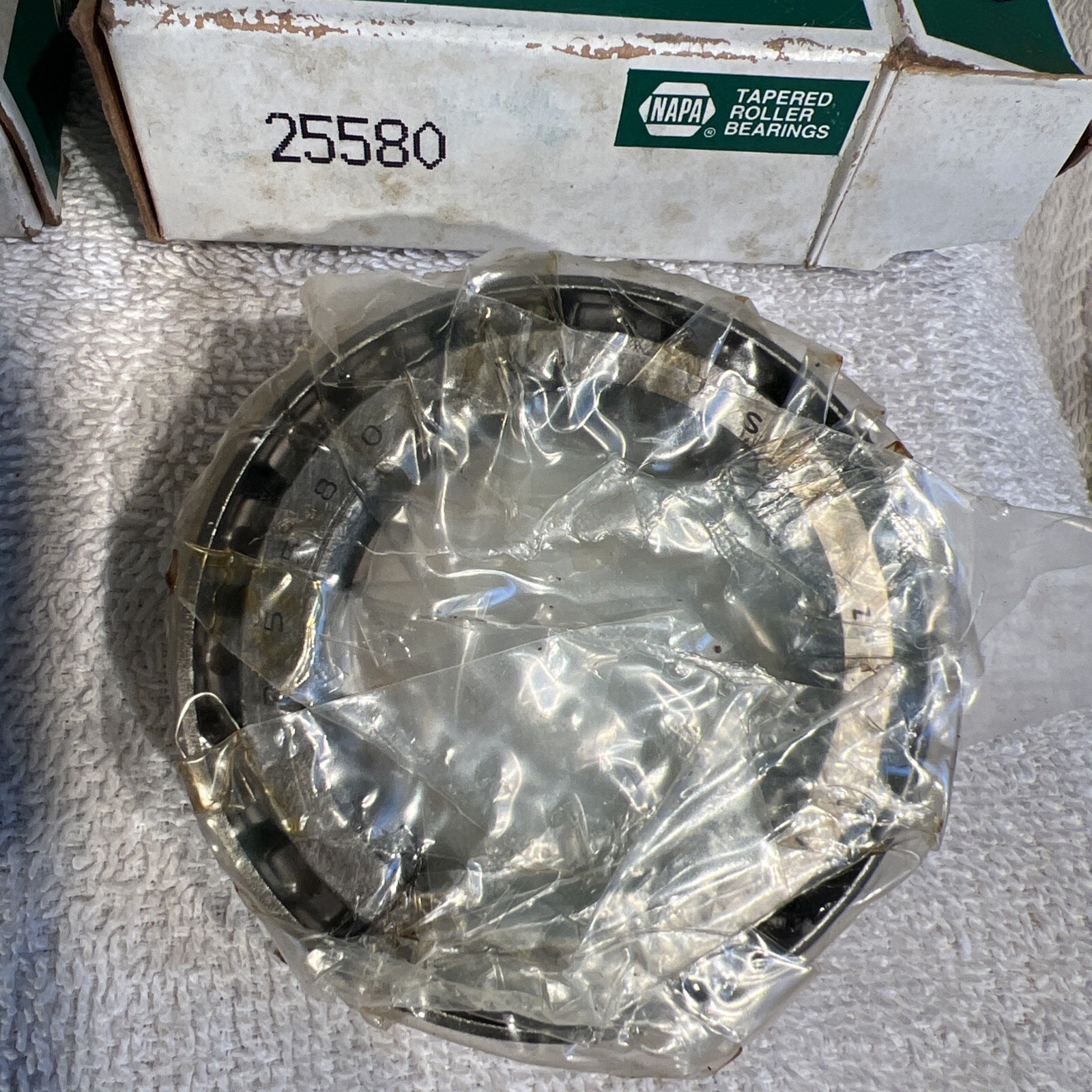 NAPA 25580/25520 Tapered Roller Bearings & Cup NIB