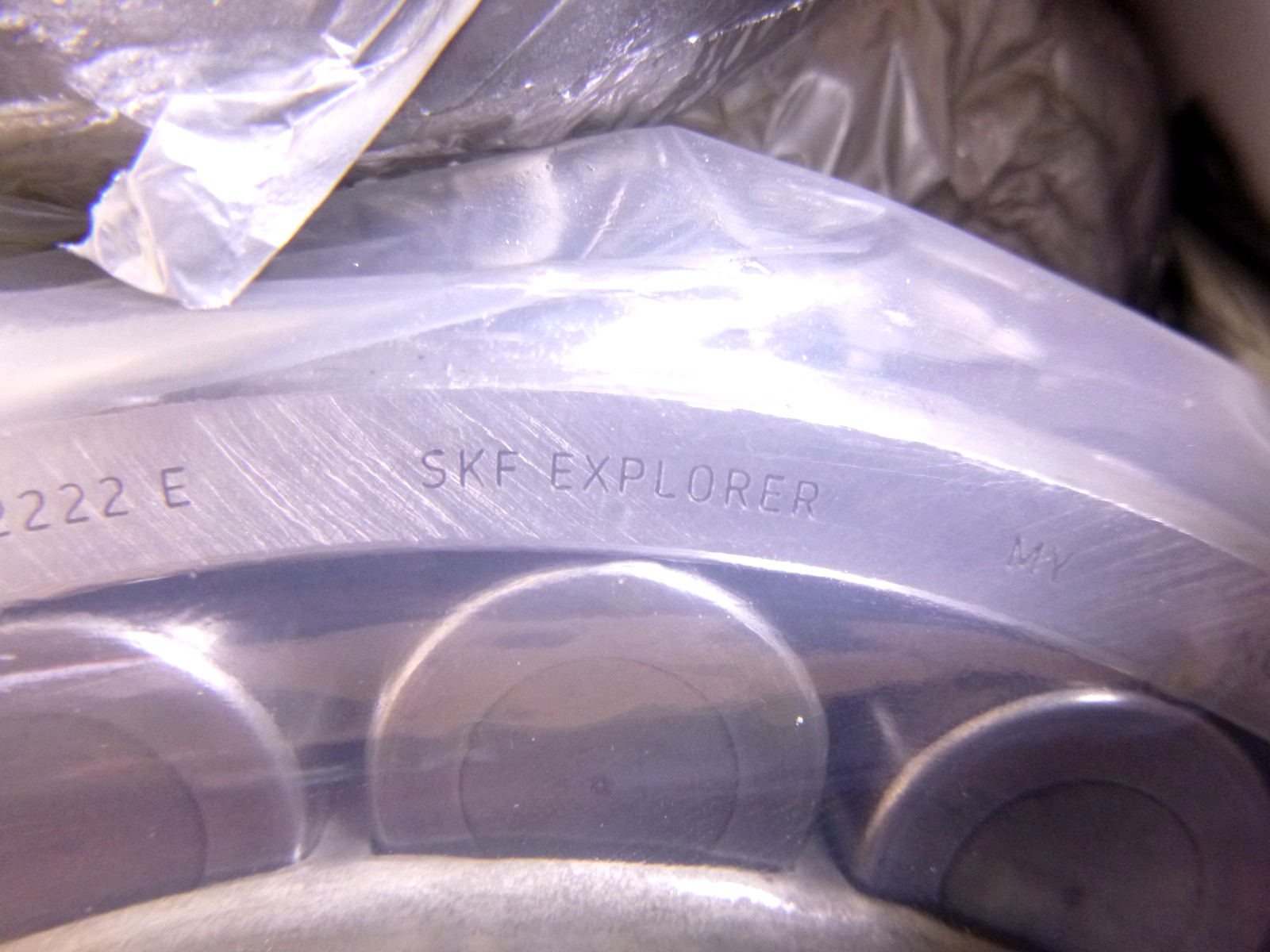 New SKF Explorer 22222 E SPHERICAL ROLLER BEARING