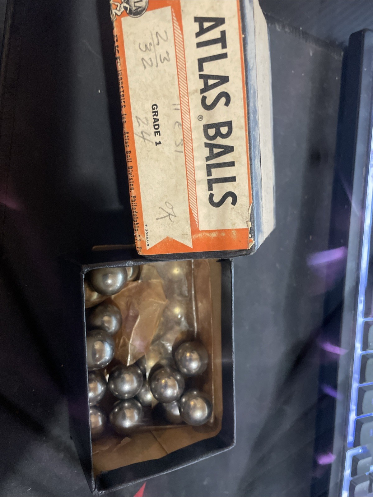 Atlas Balls. BOX OF 22 Balls 23/32 ” . F-3038A-3.