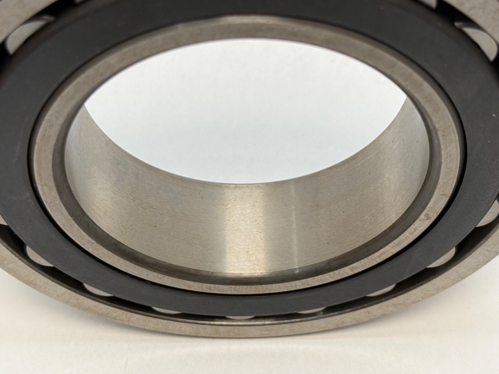 LSB 22216CW33C3 Bearing 22216-C-W33-C3 22216CC 22216CJ 22216CCJ 80x140x33 mm