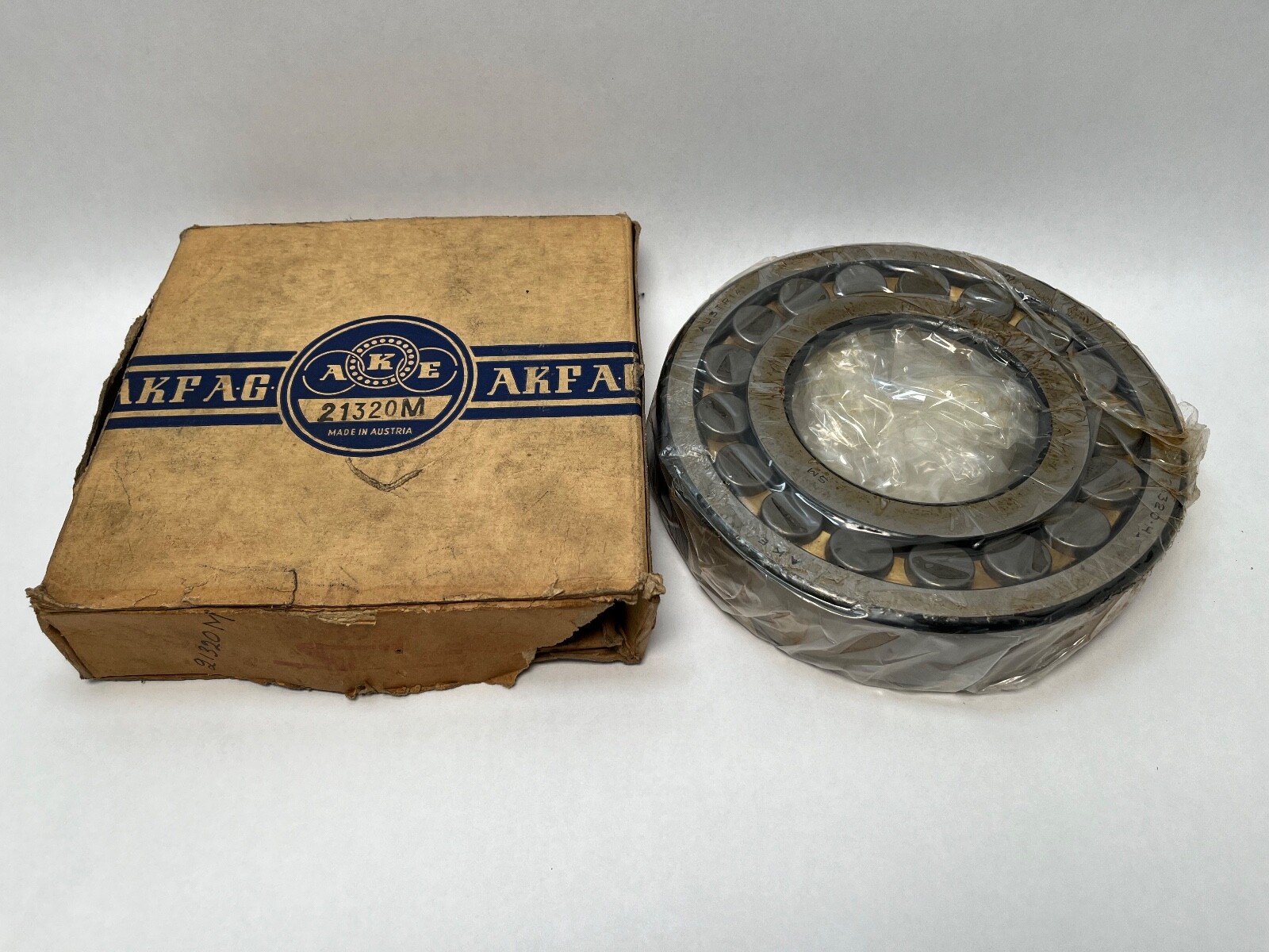 AKE 21320M Spherical Bearing 100x215x47 mm 21320 HL M