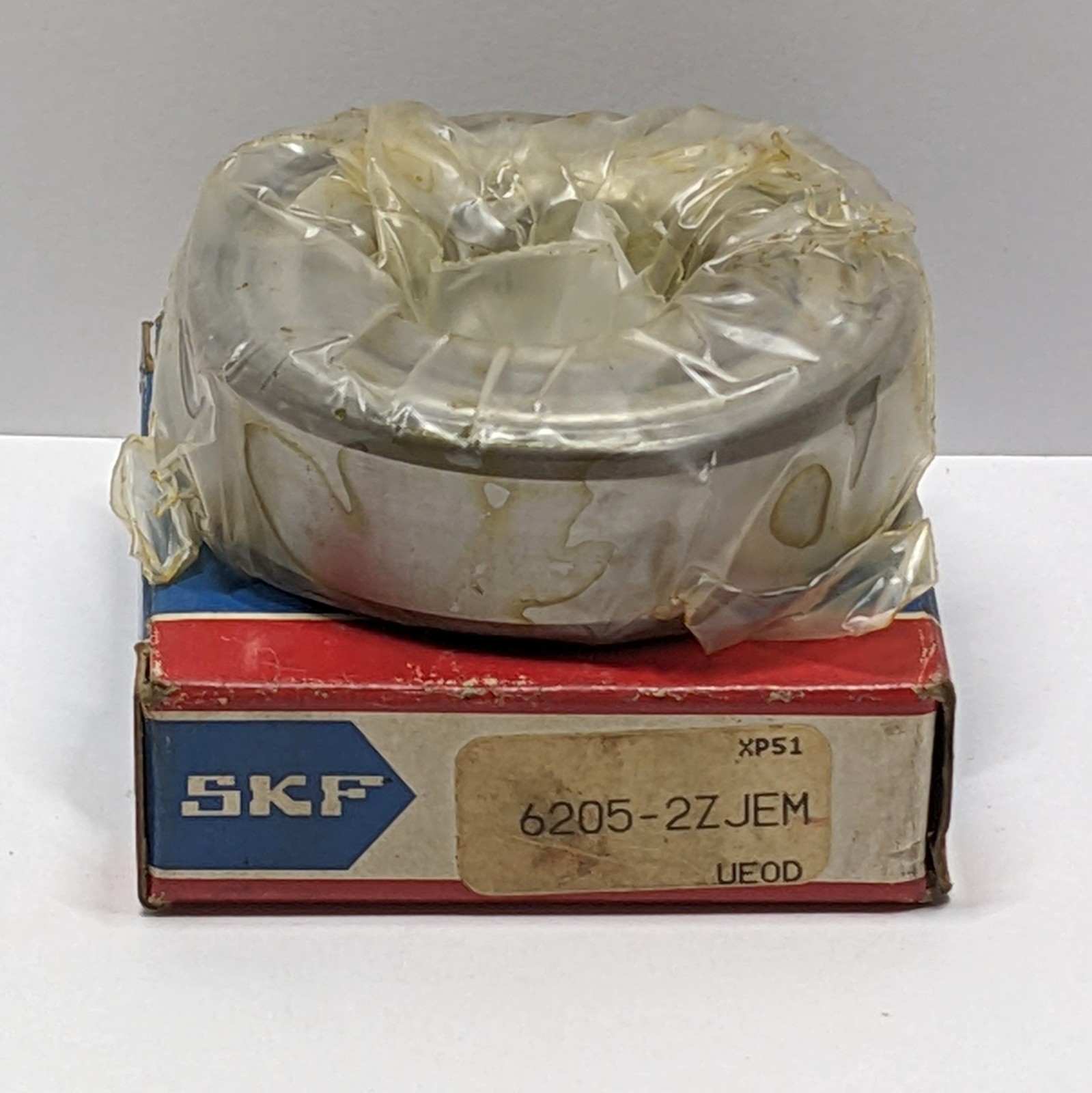 USA Made SKF 6205-2Z Single Row Deep Groove Ball Bearing – NOS