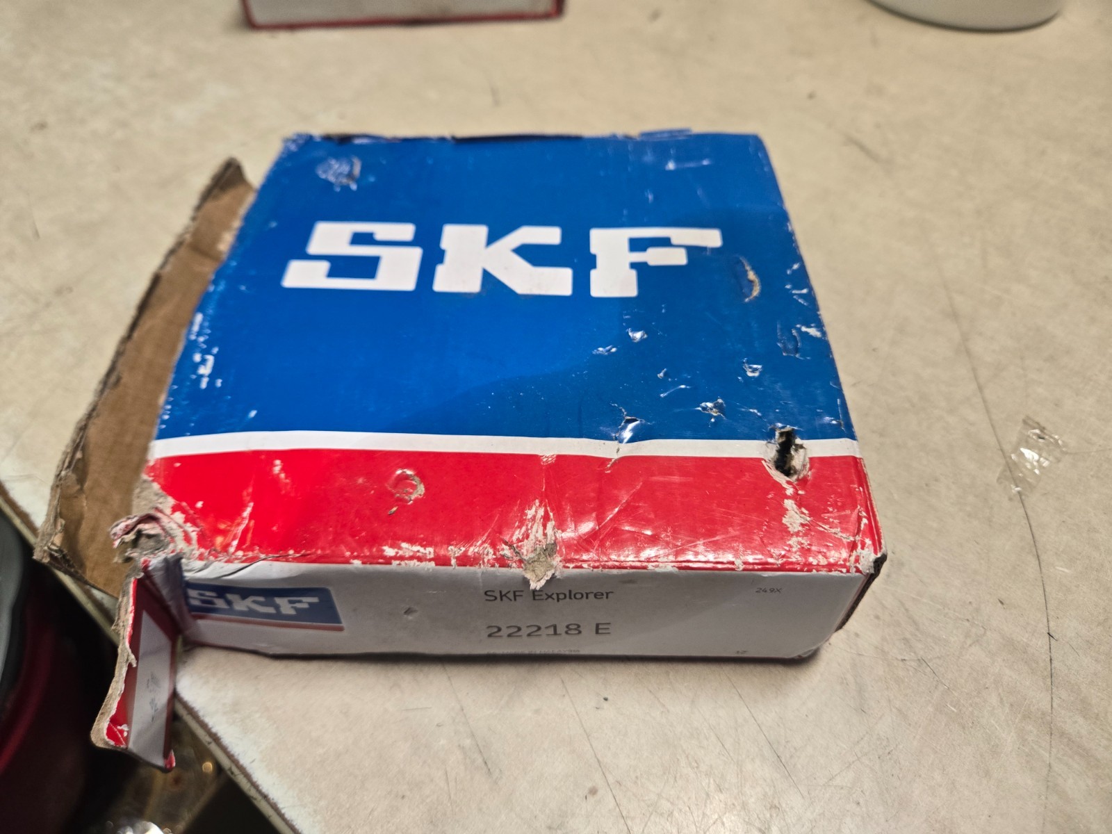 SKF 22218 E Spherical Roller Bearing 90x160x40 mm 22218E New Open box