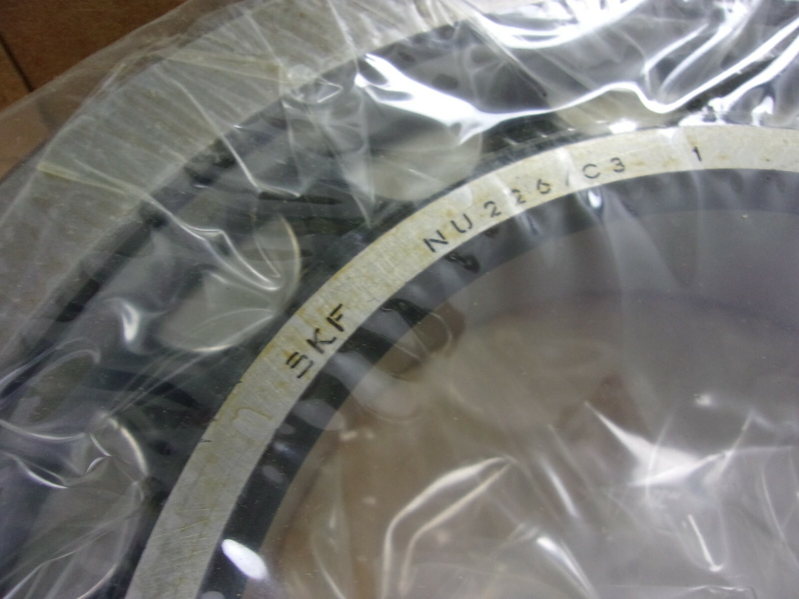 SKF NU-226 C3 円筒ころ軸受 – ストレート、130 mm ID、230 mm OD、F0546-
