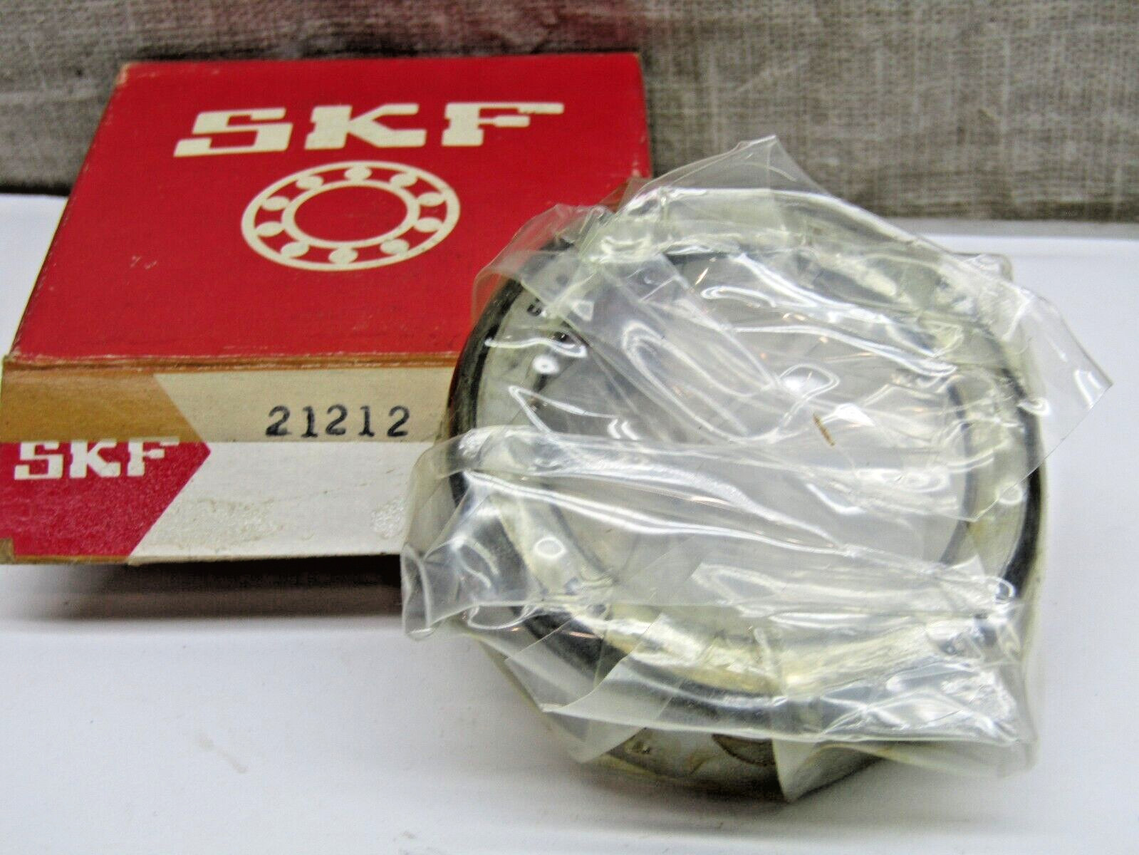 SKF 21212 Tapered Roller Bearing Cup