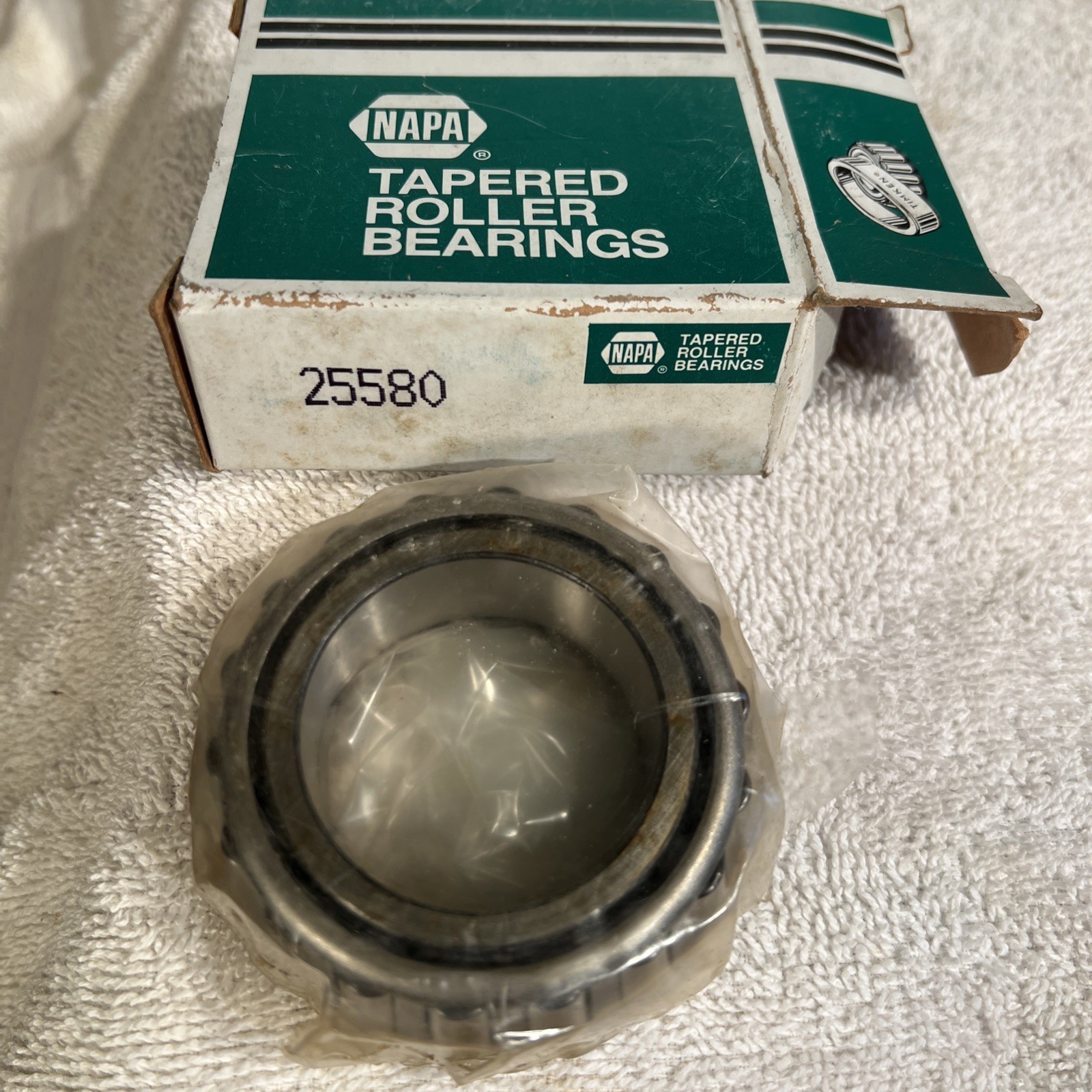 NAPA 25580/25520 Tapered Roller Bearings & Cup NIB