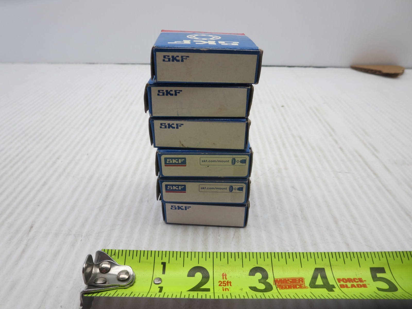 SKF 6001 2RSJEM Ball Bearing Deep Groove 28/12/8mm 1 Lot = 6Each NEW (NIB).