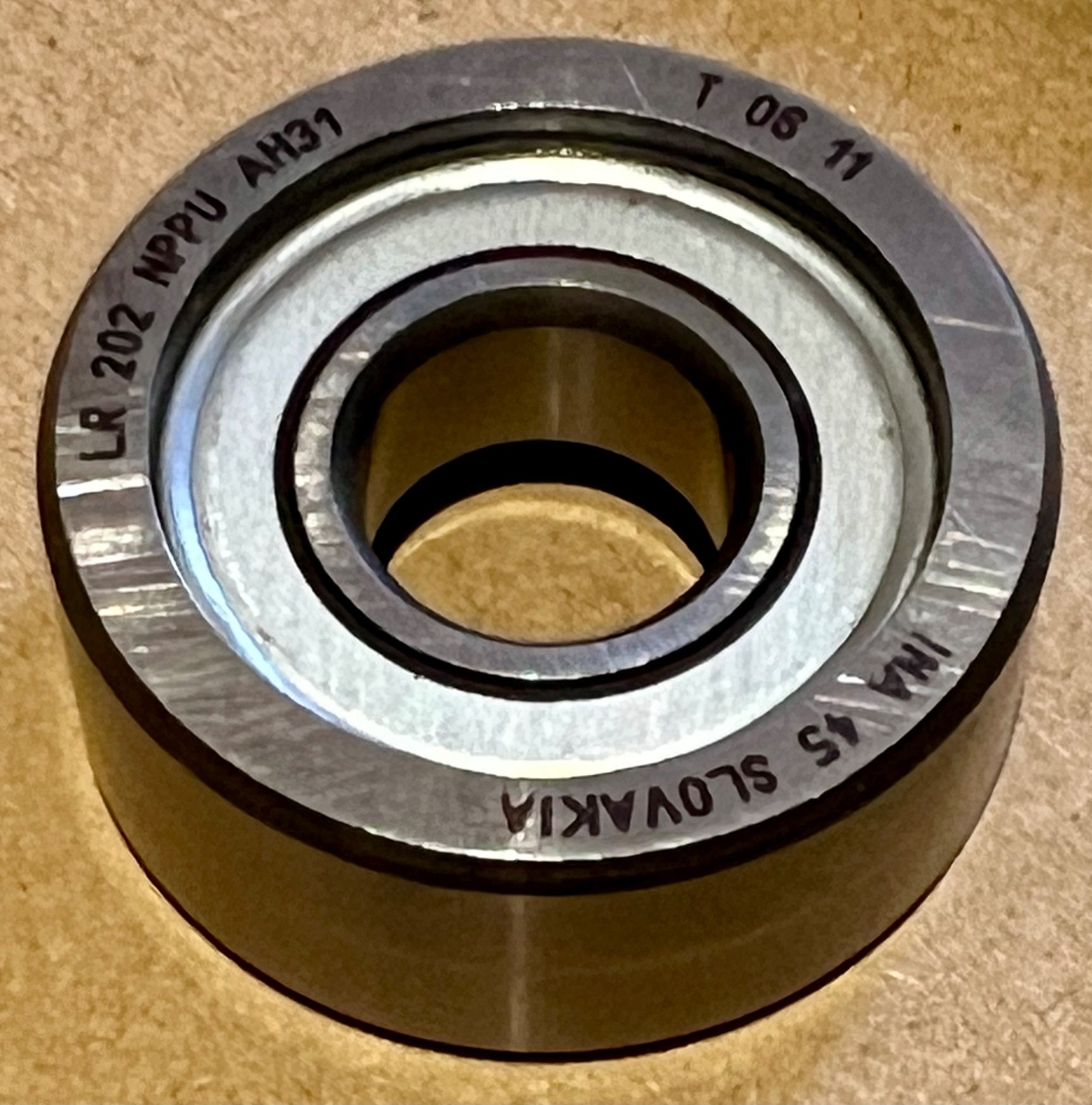 LR 202 NPPU AH31 INA – Ball-bearing yoke type track roller