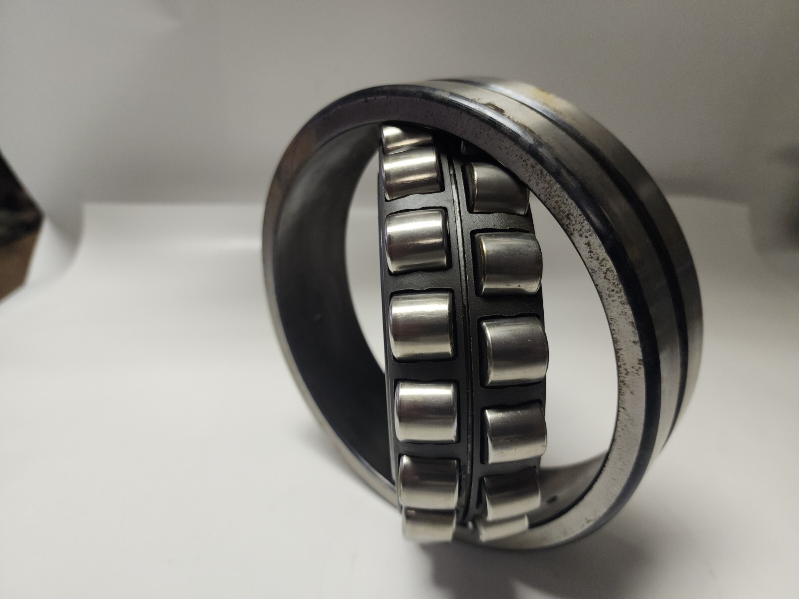 Used SKF 22220 CCK/C3 W33 Spherical Roller Bearing 180MM OD x 100MM ID x 46MM W