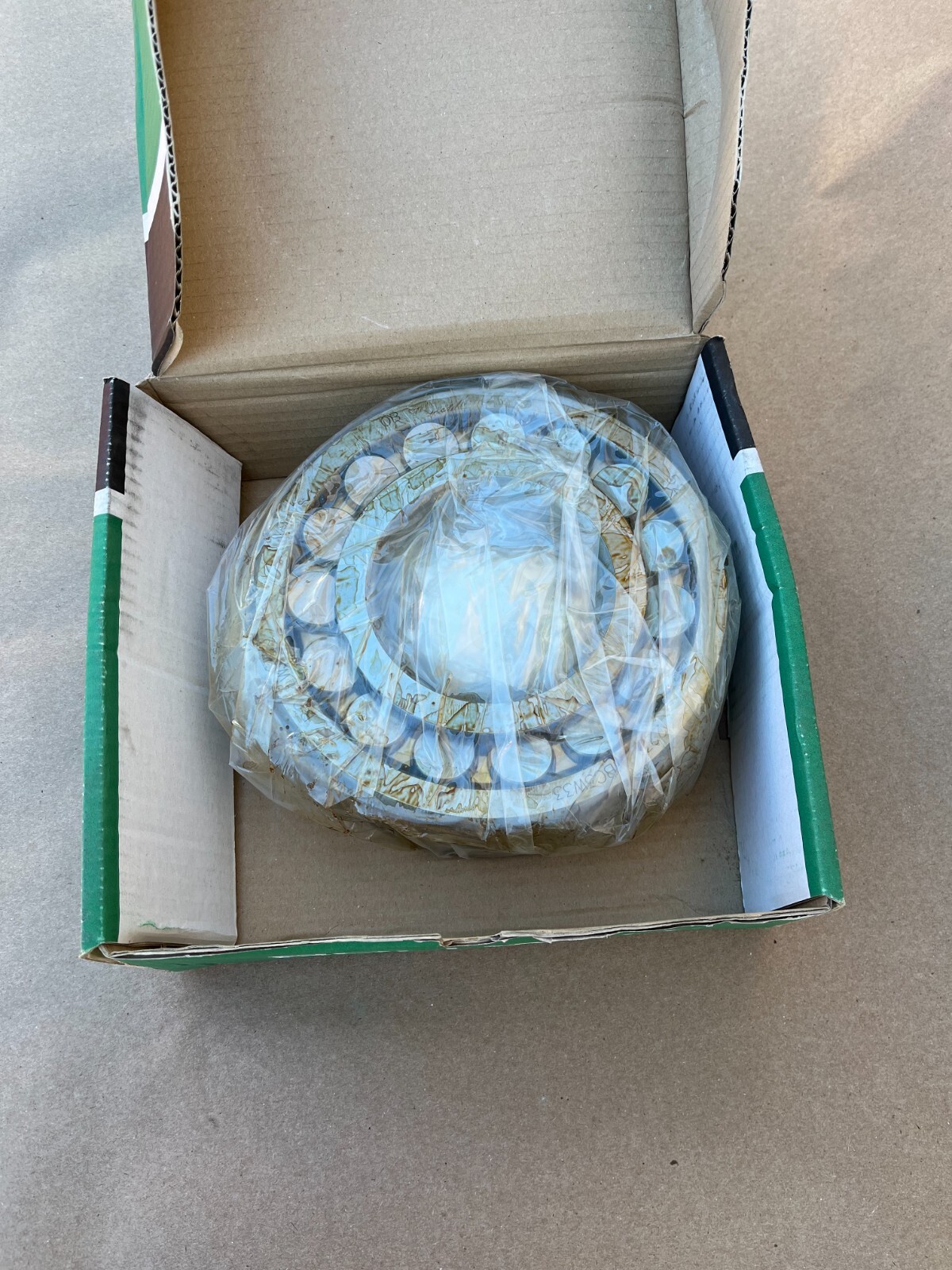 New Pair Rollway Spherical Roller Bearings 22318 MB C3W33 OB52, 90mm bore.