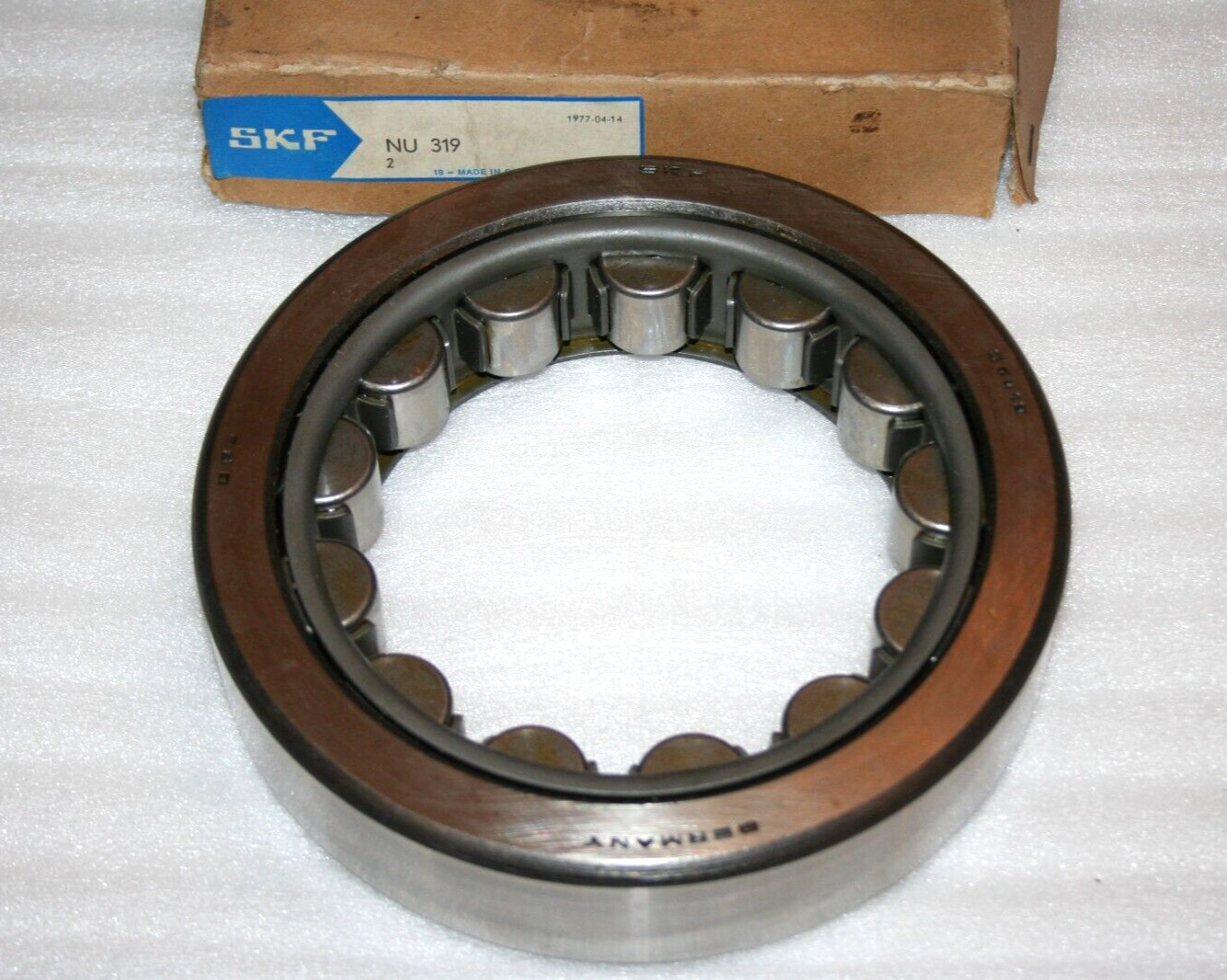 SKF NU 319 Cylindrical Roller Bearing Outer Ring, 200mm OD 45mm Width * NEW *