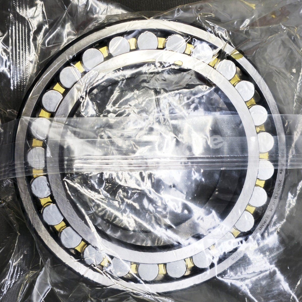 New 1Pcs Spherical Roller Bearing For 23022-E1A-XL-M 110x170x45mm FAG
