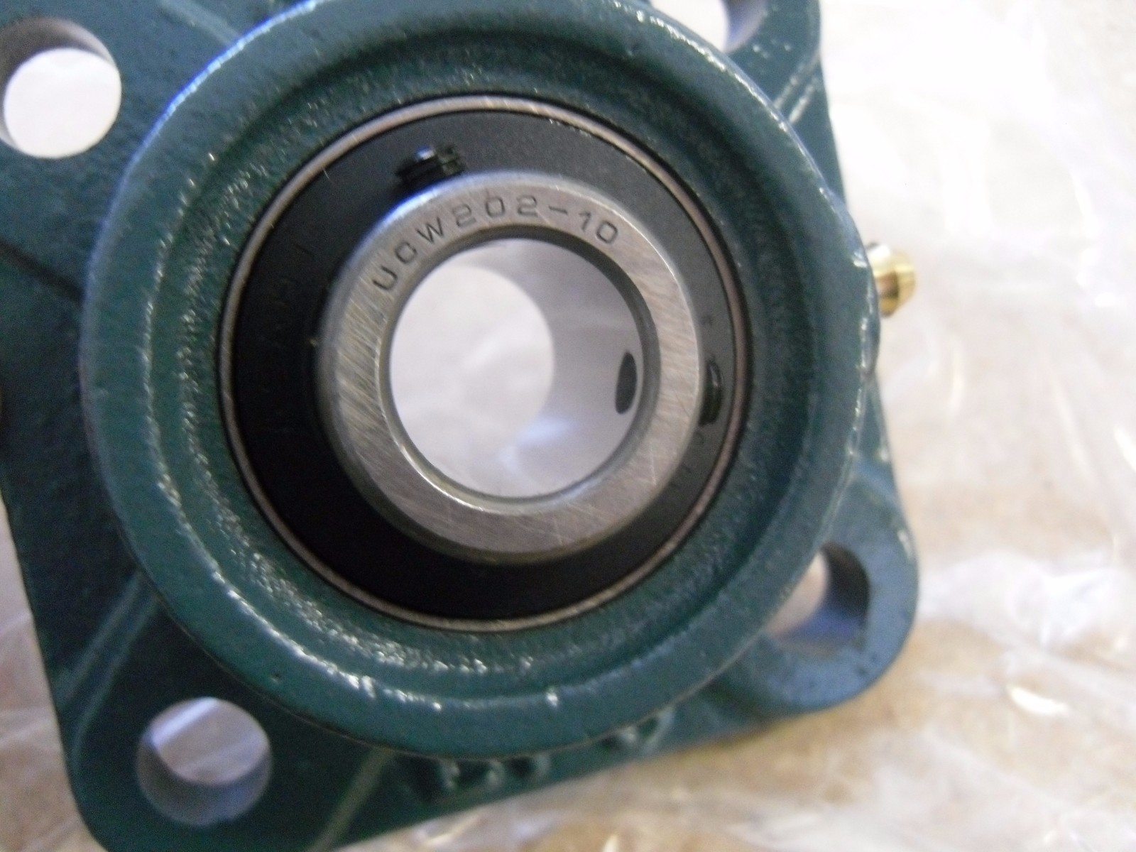 AMI UCLF202-10, Set Screw Locking Four-Bolt Flange Unit New Made In Japan