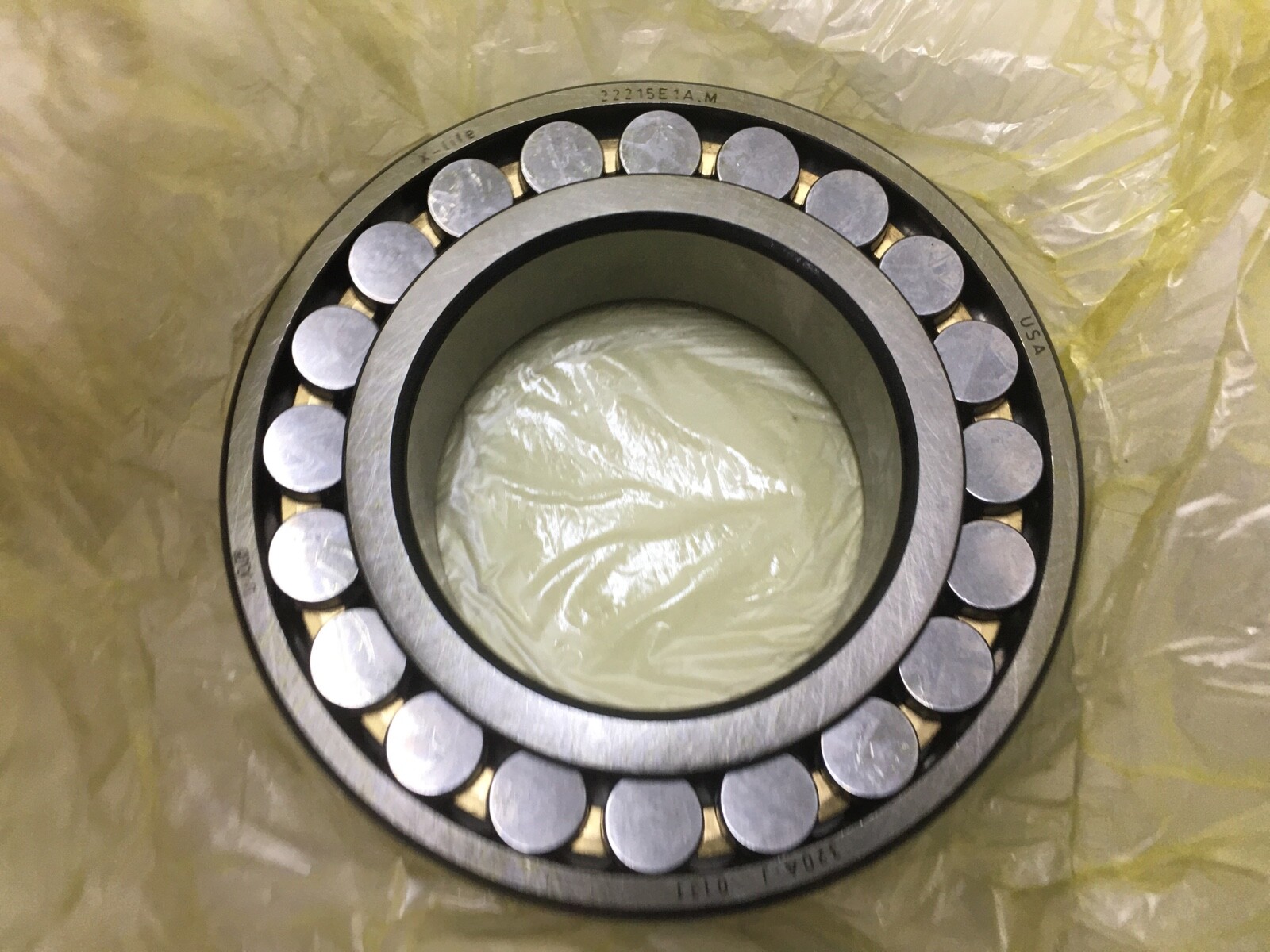FAG 22215E1A.M Spherical Roller Bearing 75x130x31 mm 22215 E 1AM USA