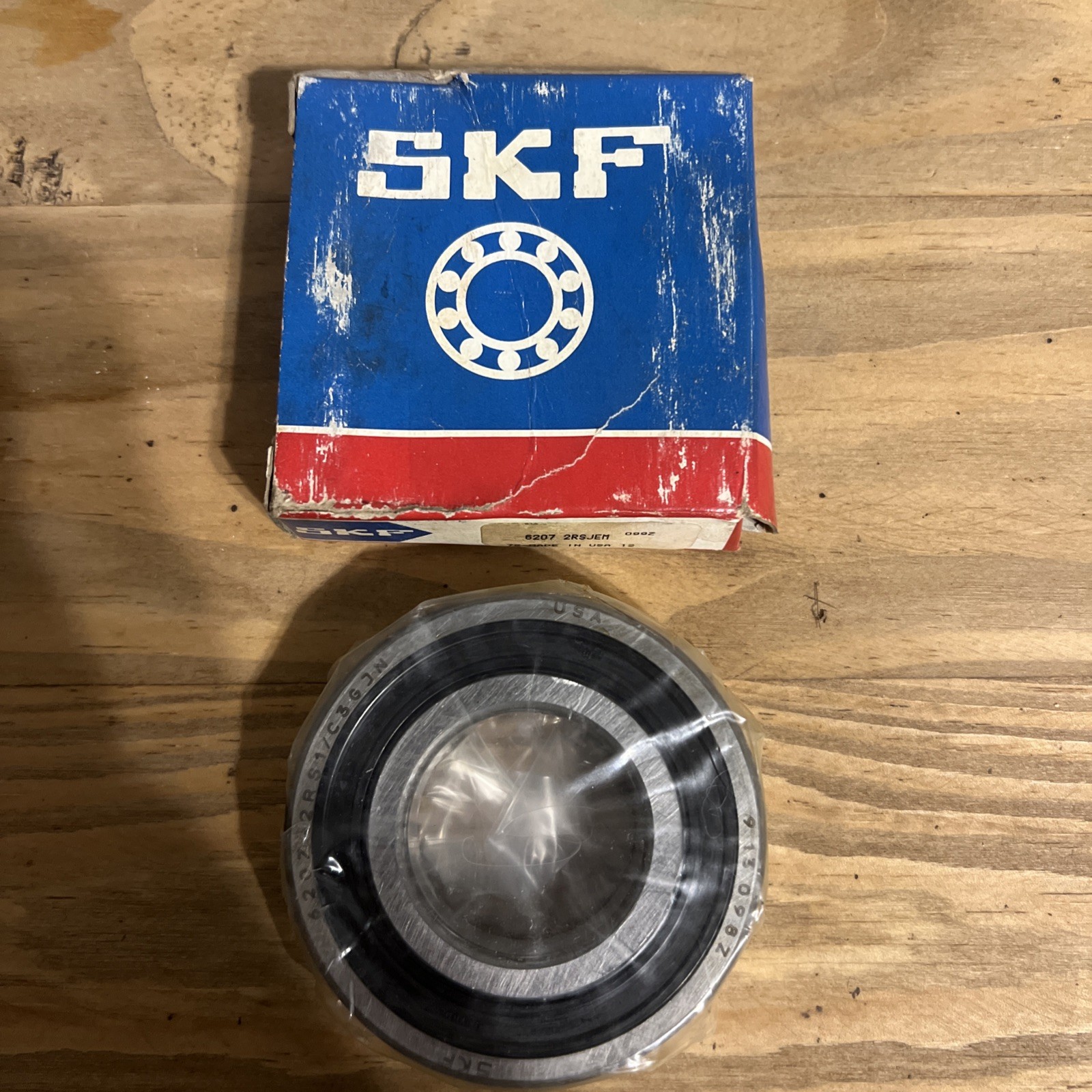 SKF 6207 2RS JEM 35mm x 72mm x 17mm Sealed Bearing 62072RSJEM