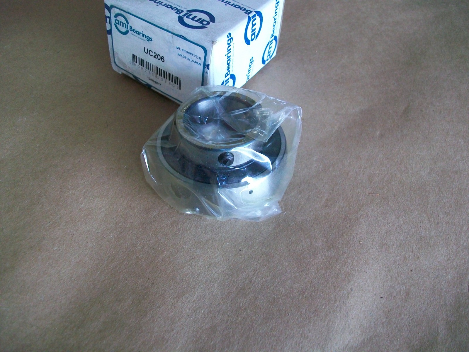AMI UC206 Insert Bearing 30mm ID 62mm OD w/ set screw NEW