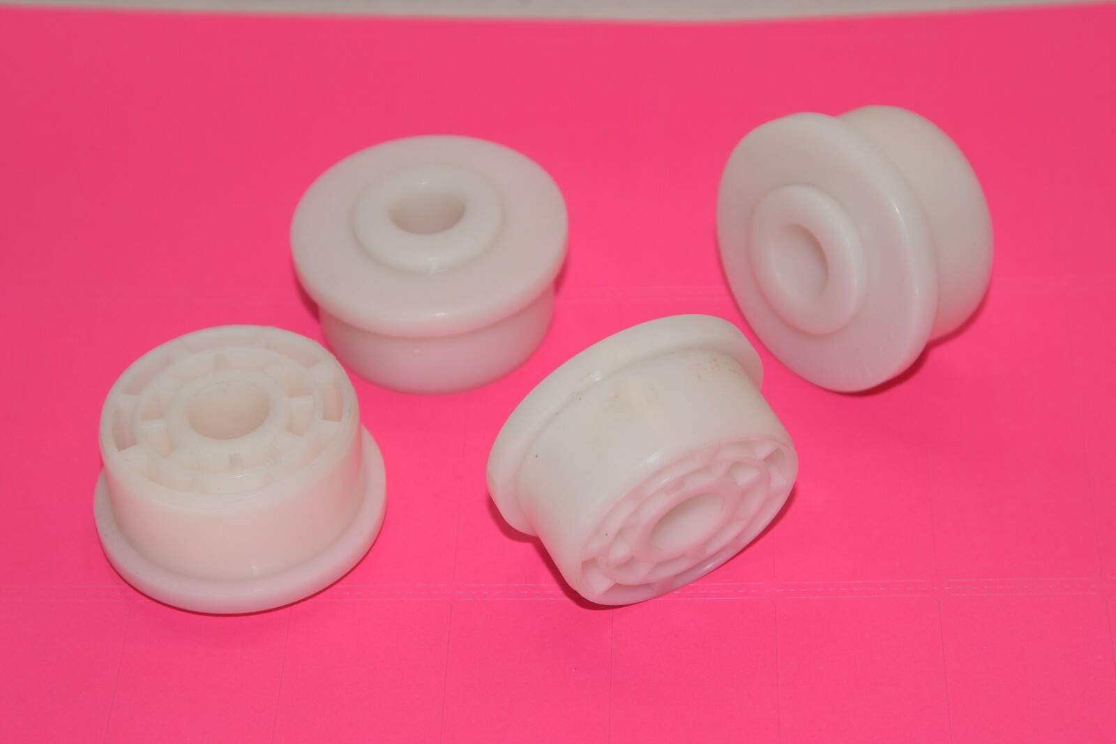 NEW (LOT OF 4) BOSTON GEAR 12P40D 1/2″ NYLON ROLL END