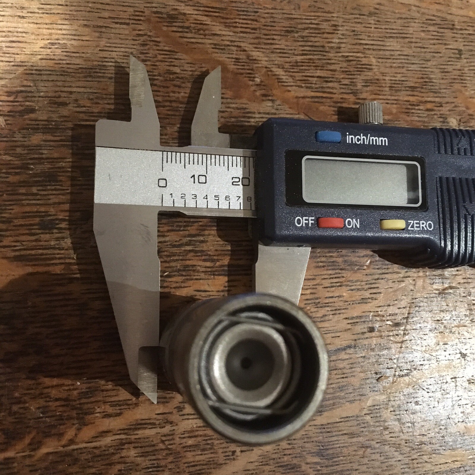 (Lot 16) Cylindrical Roller Bearings Unmarked 2″ L ~0.85″OD