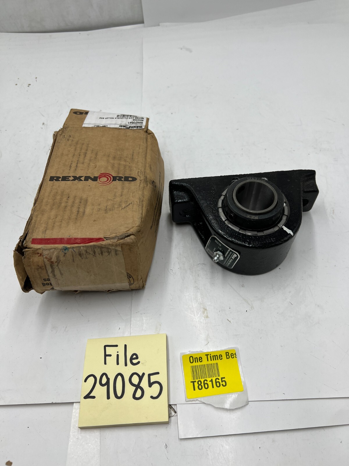 Rexnord MA2108 Self-Aligning Pillow Block Roller Bearing 1 1/2″ 00573541 Black