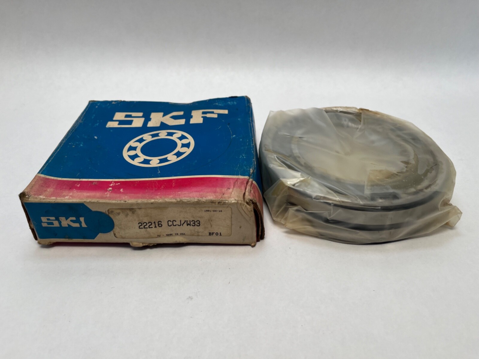 SKF 22216-CCJ/W33 Spherical Bearing 80x140x33 mm 22216CJ 22216-CCJ-W33 USA