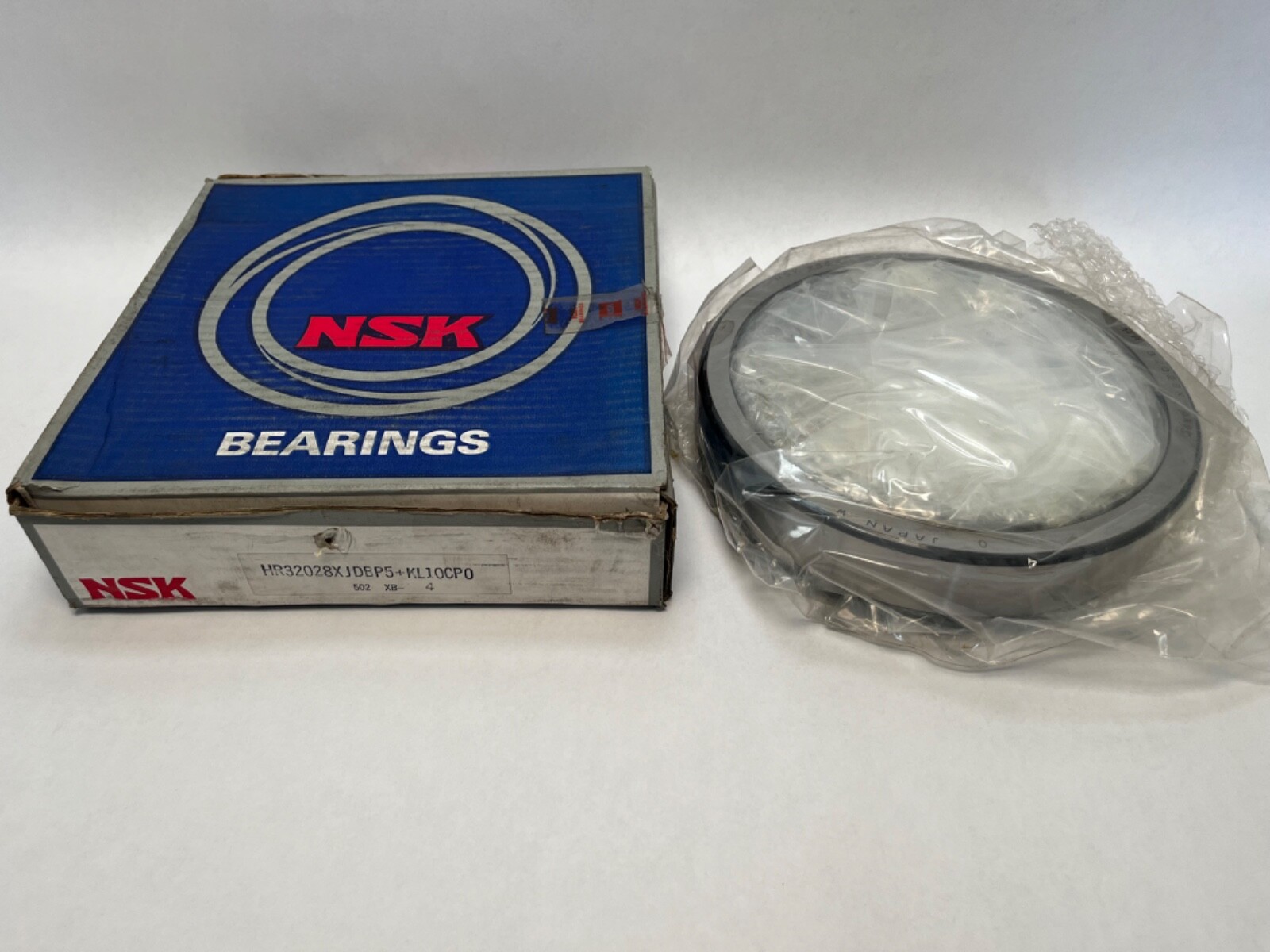 NSK HR32028XJP5 Taper Bearing Cone&Cup 140mm ID 210mm OD HR-32028-XJ-P5 Japan
