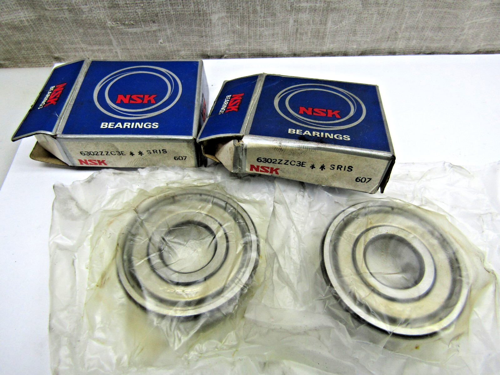 (Lot of 2) Nachi 6302-ZZ C3 15mm X 42mm X 13mm Shielded Bearing