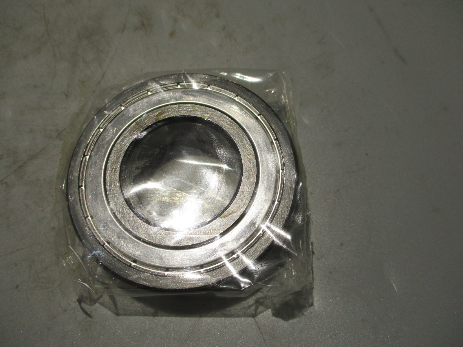 NEW SKF 6207-2Z/C3 SHIELDED BALL BEARING