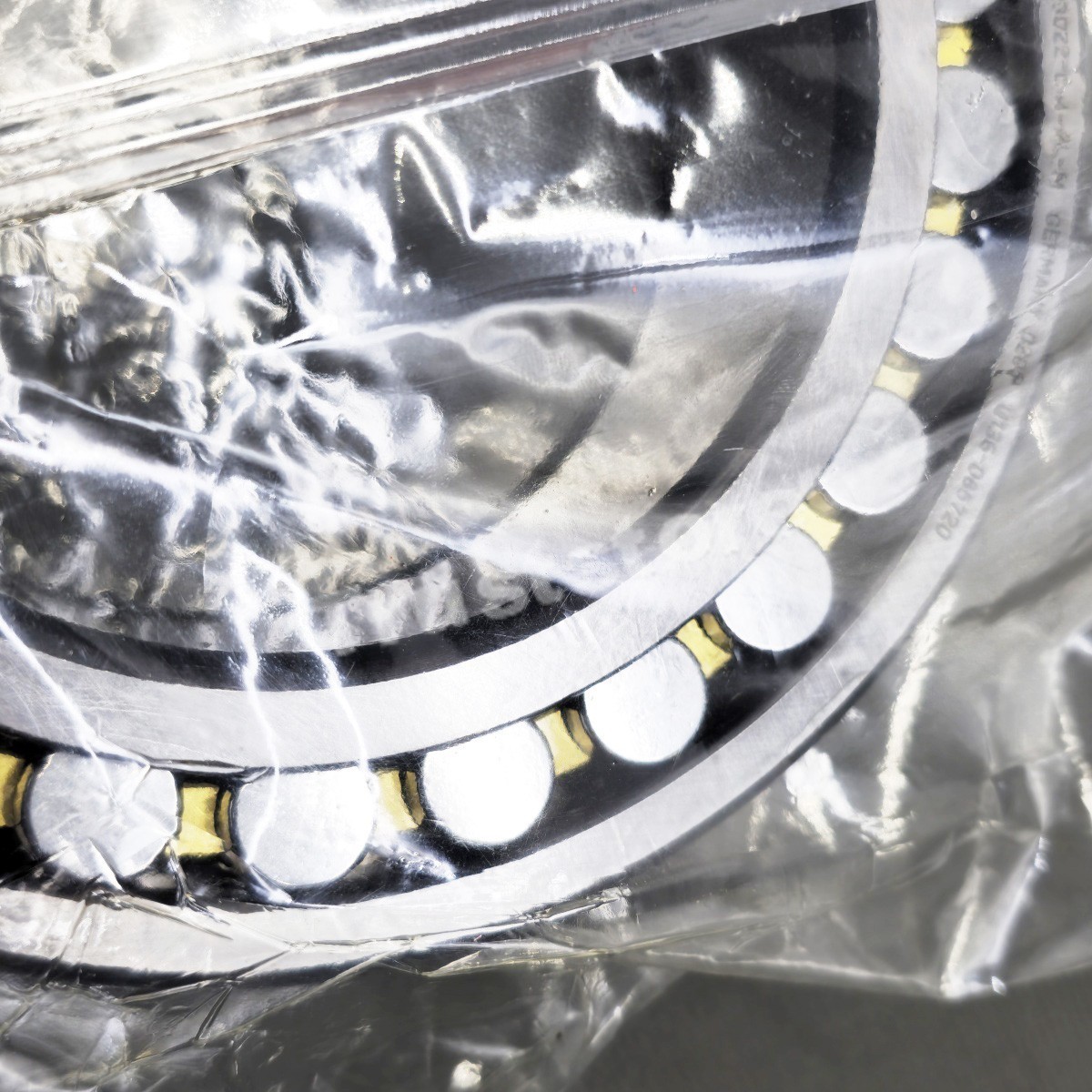 New 1Pcs Spherical Roller Bearing For 23022-E1A-XL-M 110x170x45mm FAG