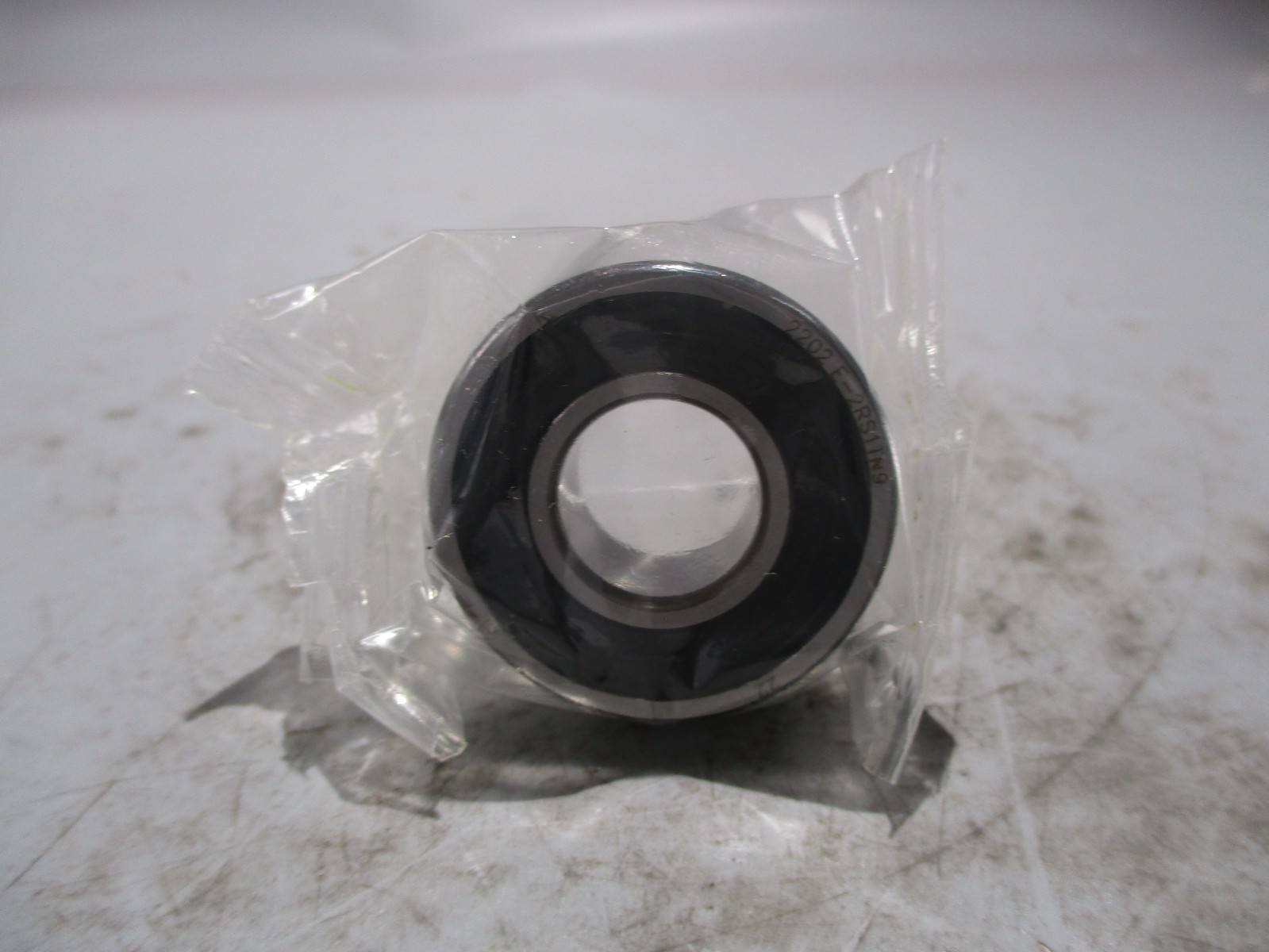 NEW SKF 2201E-2RS1TN9 SEALED SELF ALIGNING BALL BEARING