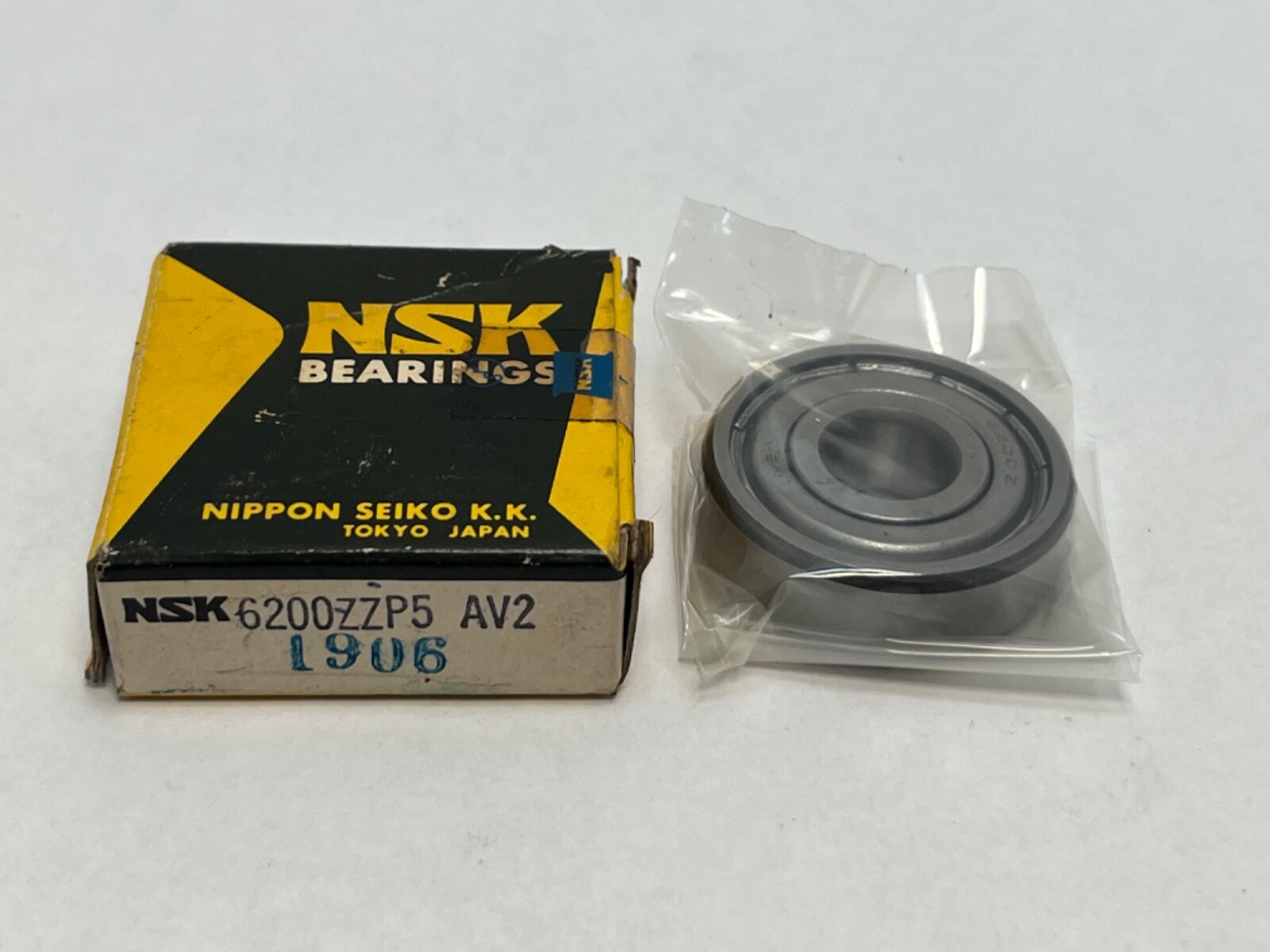 NSK 6200ZZP5 Bearing Metal Sealed 10x30x9mm 6200Z 6200-2Z 6200-ZZ-P5 ABEC5 Japan