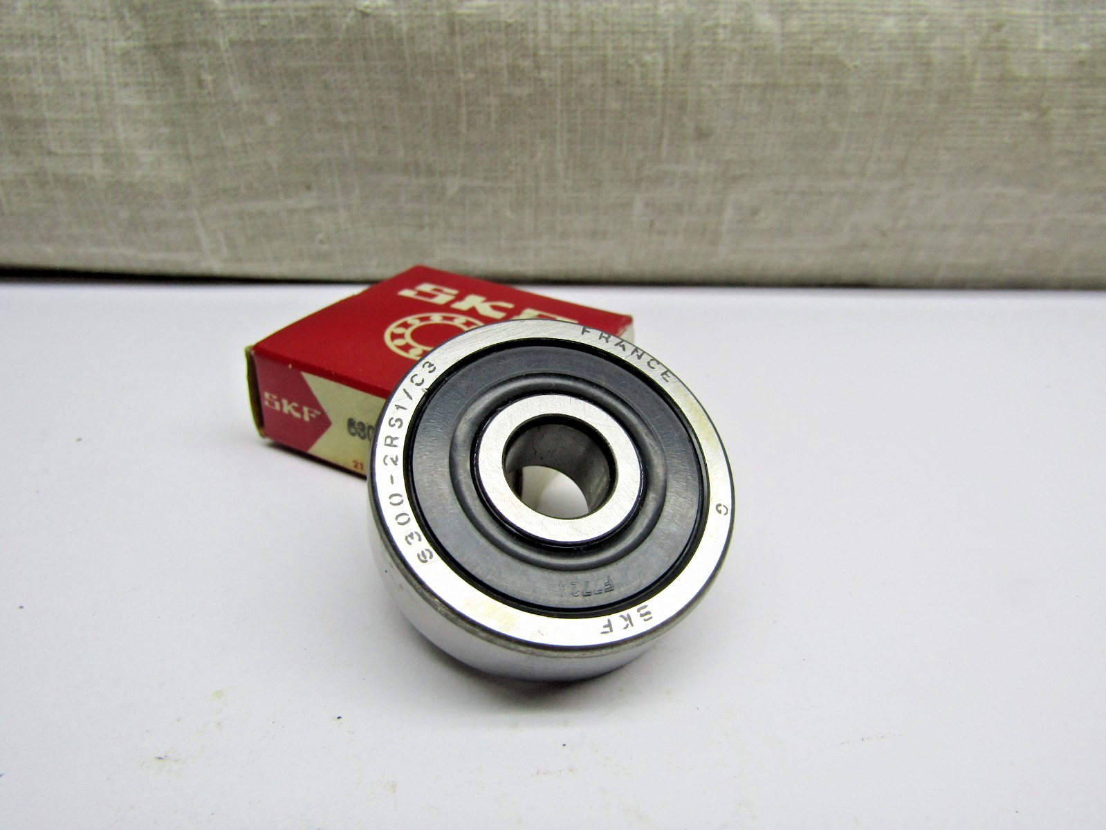 SKF 6300-2RS JEM 10mm x 35mm x 11mm Sealed Bearing