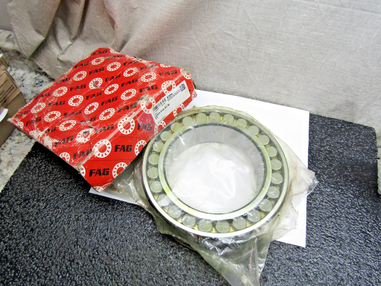 FAG Germany 23024-E1A-XL-M C3 120mm X 180mm X 46mm Spherical Roller Bearing