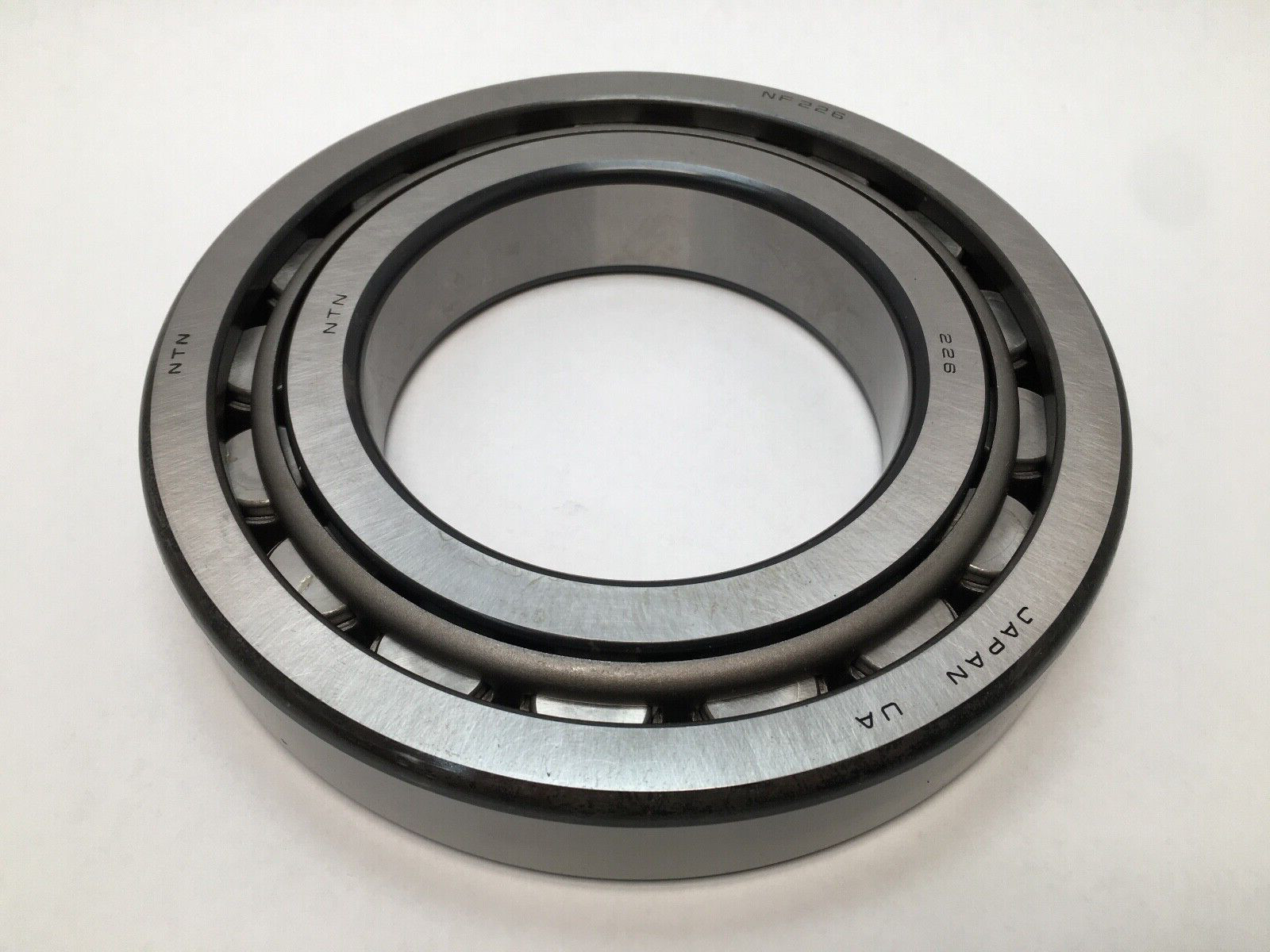 NTN NF226 Cylindrical Roller Bearing 130x230x40 mm NF 226 Japan