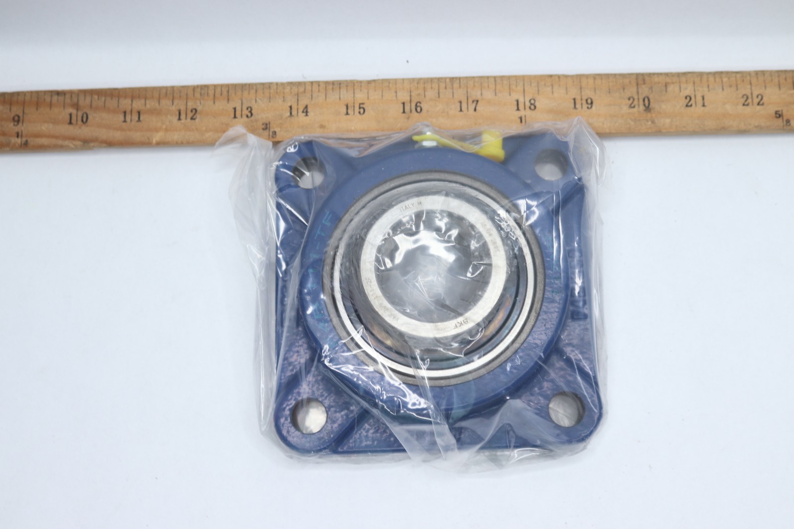 SKF Ball Bearing Flange Unit Set Screw Locking Regreasable 4 Bolts Cast Iron