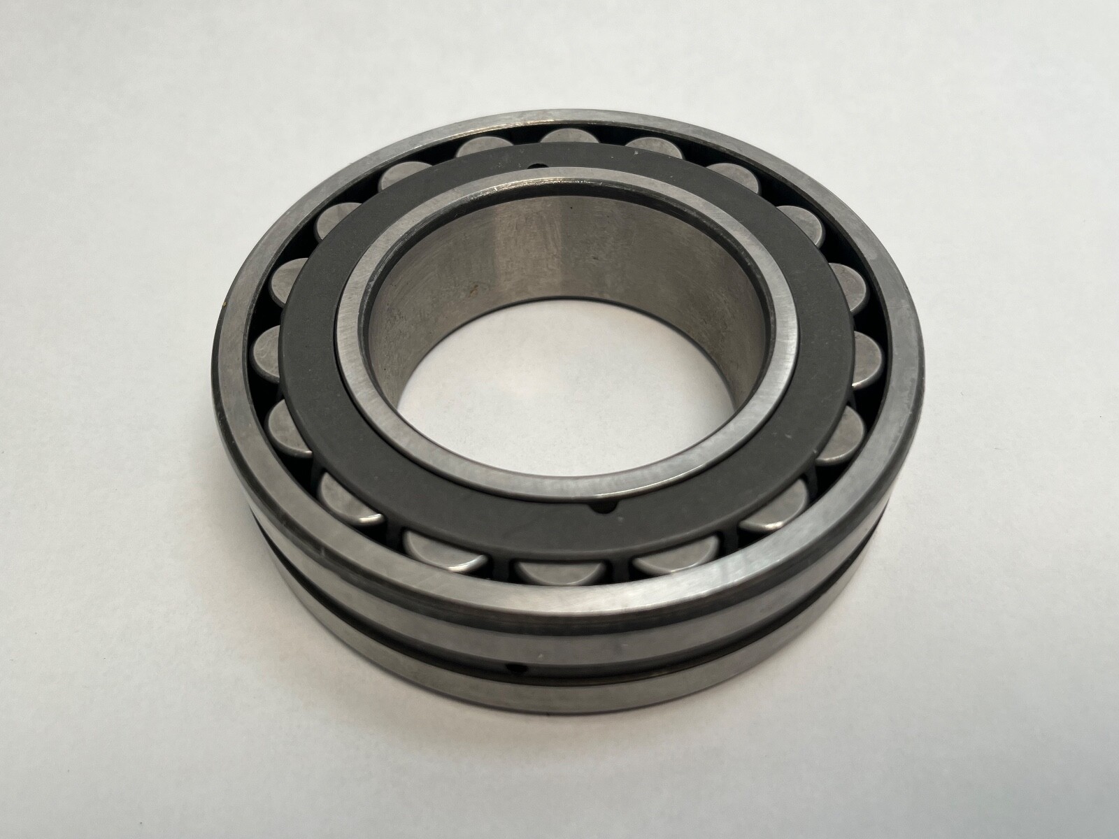 SNR 22212EAKB33J30 Bearing 60x110x28 mm 22212-E-A-K-B33-J30 22212EAKW33C3 Italy