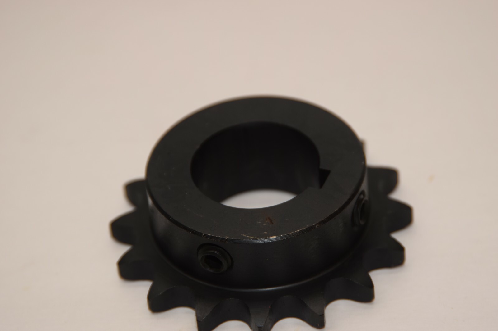 (NEW) TSUBAKI H40B16F-1-1/8 8x8x2.6cm 1-1/8″ Bore 16 Teeth Sprocket