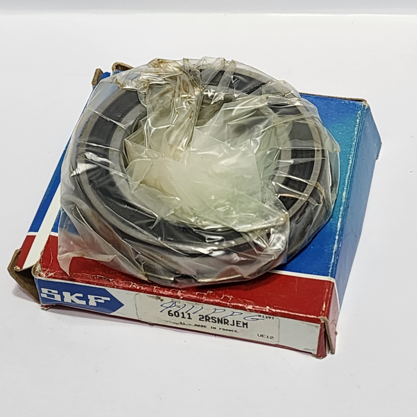 SKF 6011 2RSNRJEM / 6011 2RS NR C3 Ball Bearing
