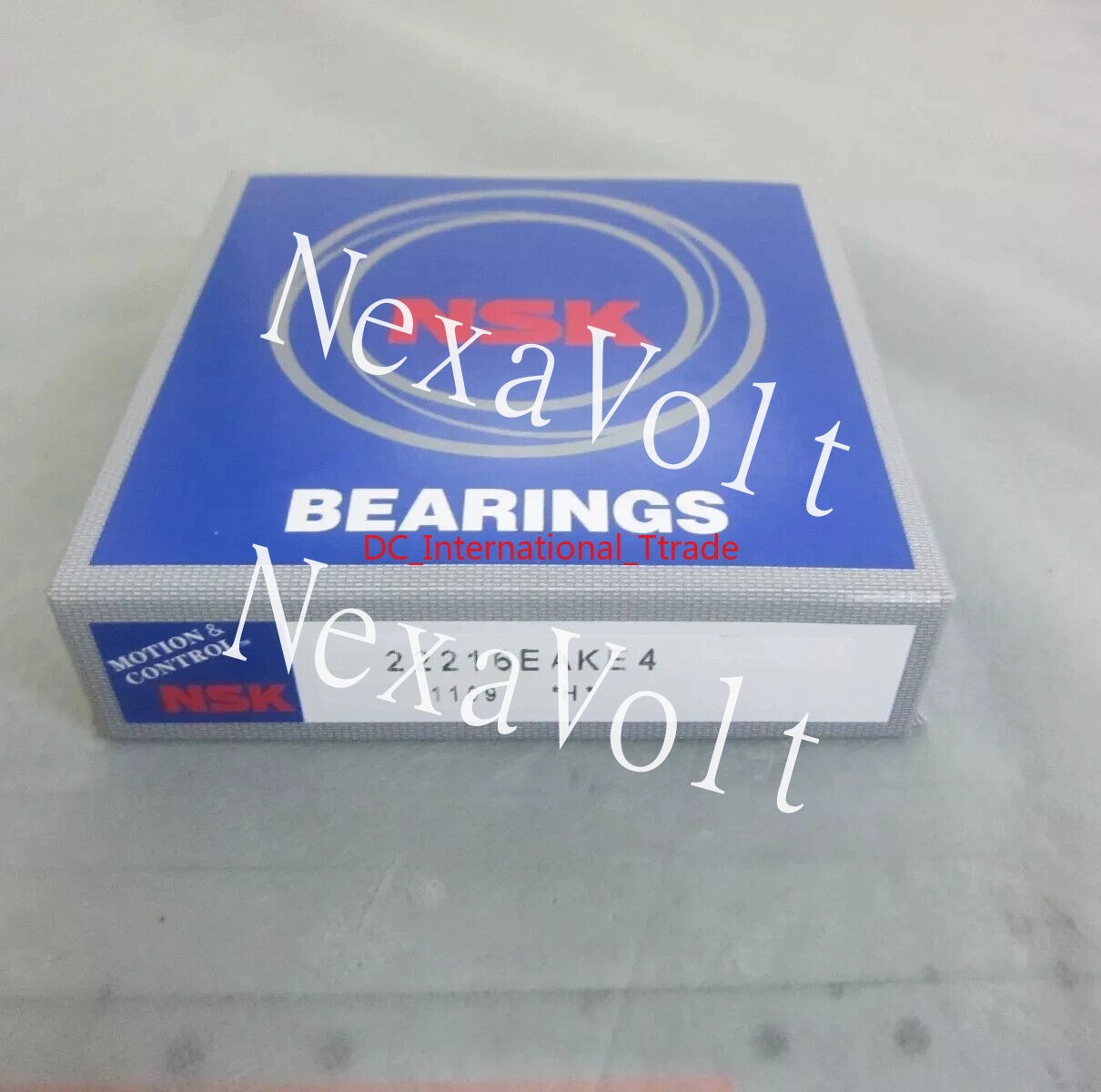 NEW NSK 22216EAKE4 spherical roller bearing 1PCS #DC