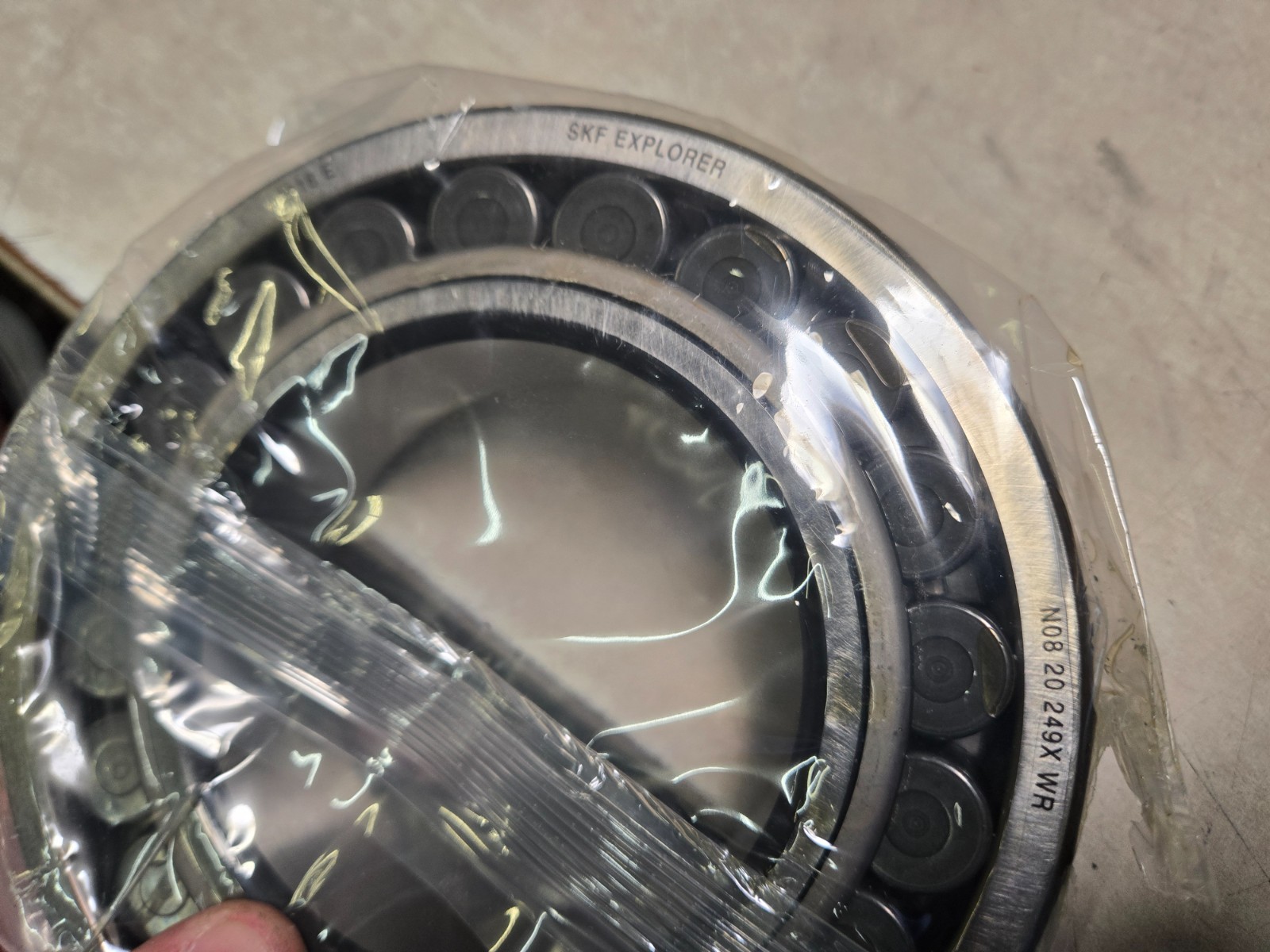 SKF 22218 E Spherical Roller Bearing 90x160x40 mm 22218E New Open box