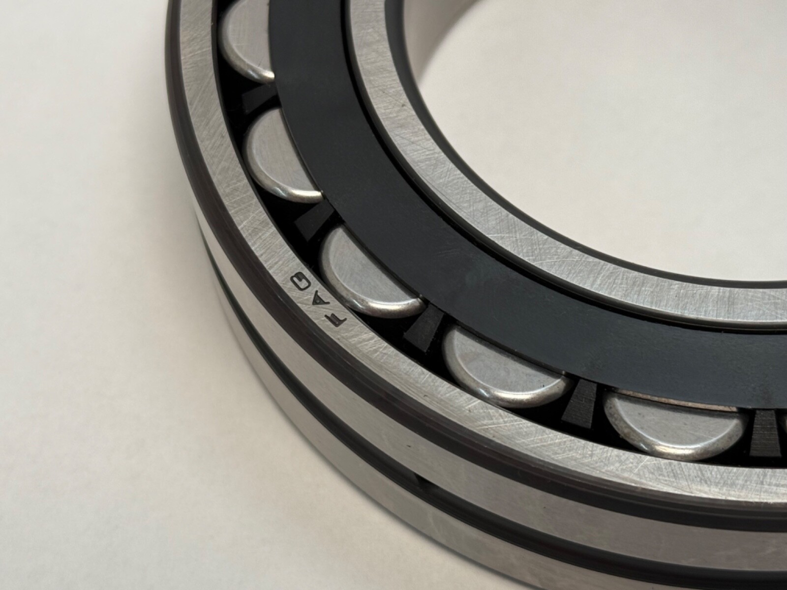 FAG 22216ES.TVPB Spherical Bearing 22216E 22216-E-S-TVPB-W33 80x140x33 mm