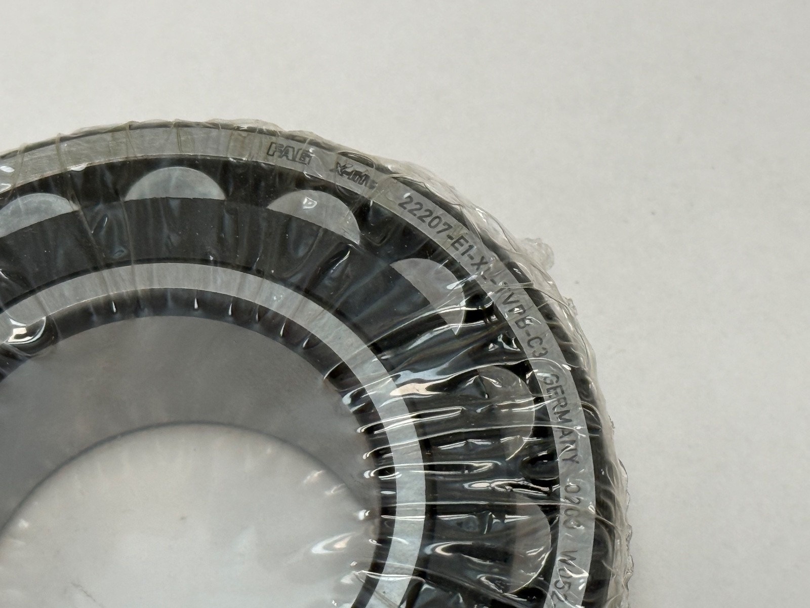 FAG 22207-E1-XL-TVPB-C3 Spherical Bearing 22207E1XLTVPBC3 35x72x23 mm