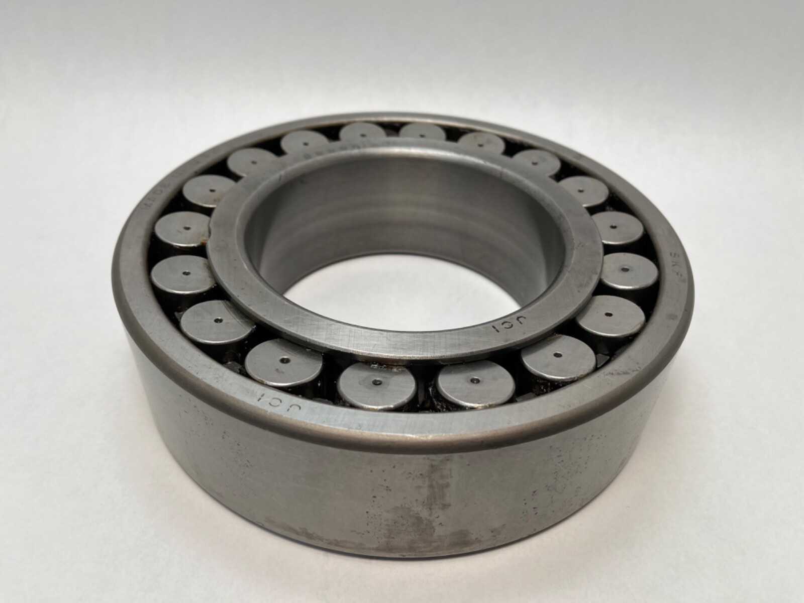 SKF 22226-CJ-C3 Spherical Roller Bearing 130x230x64 mm 22226CJC3 USA