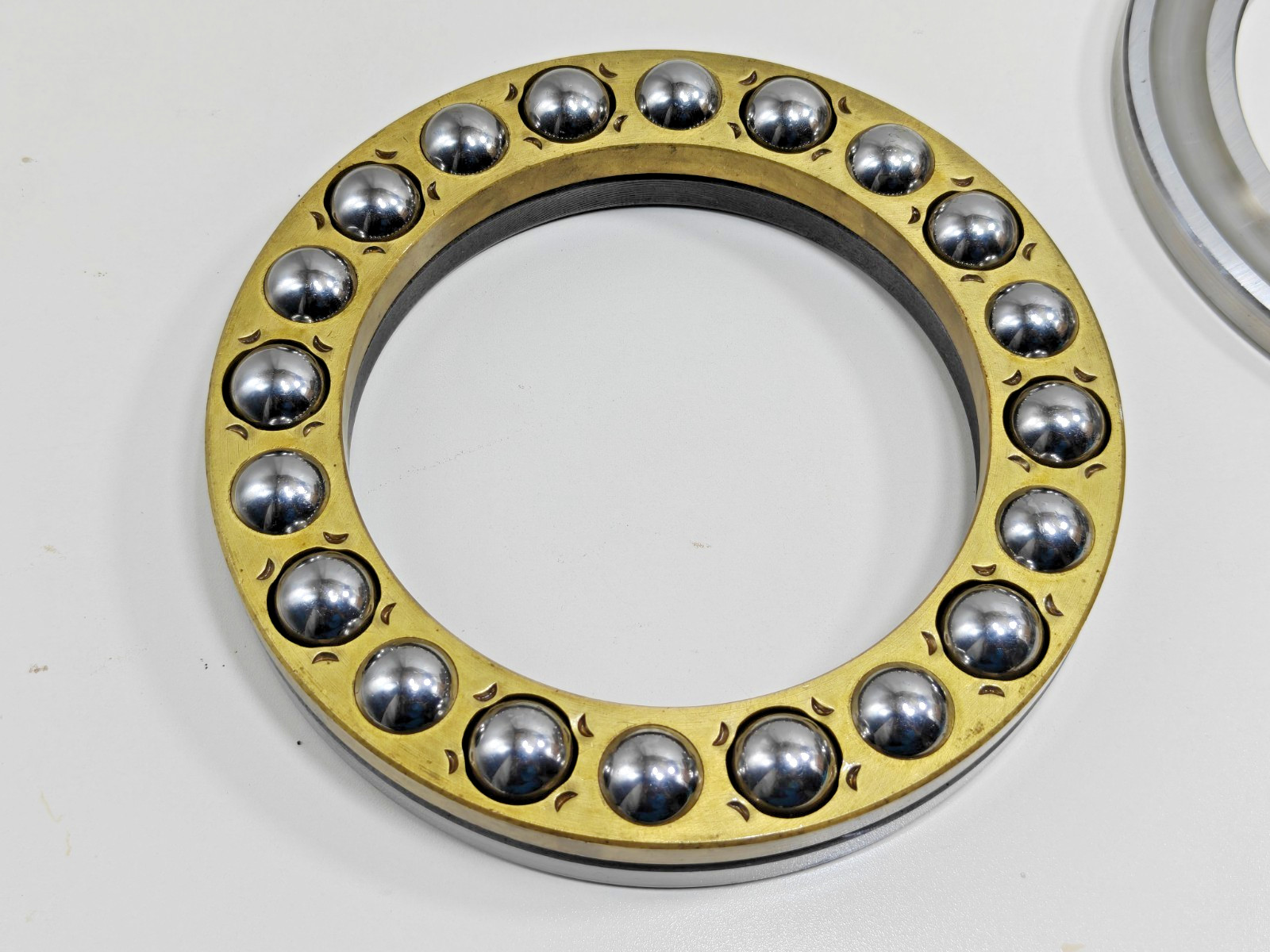 51228M URB Single Direction Thrust Ball Bearing Brass Cage 51228 M 140x200x46mm