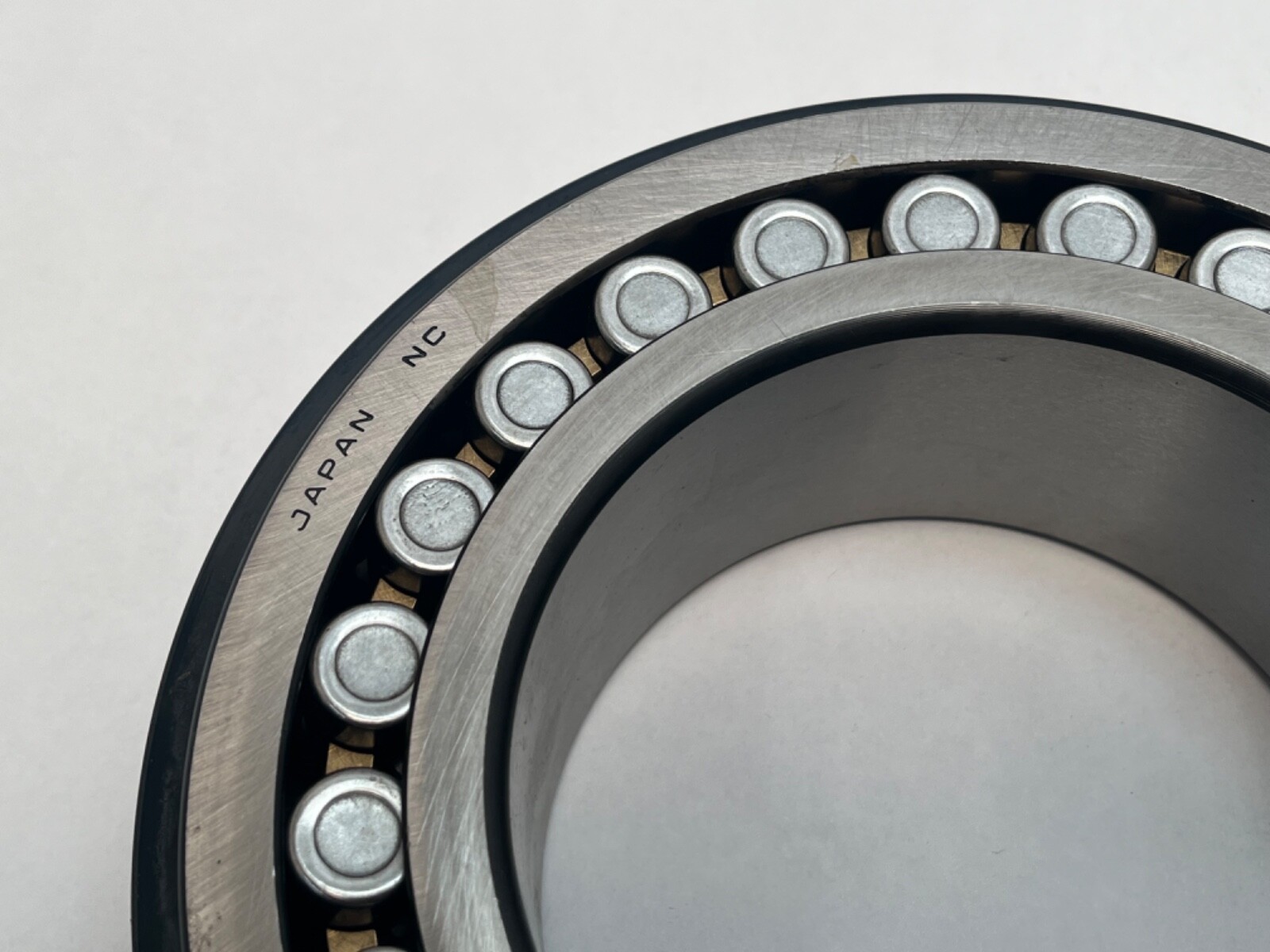 NTN 23122BN Spherical Bearing w/ Snap Ring 110x180x56 mm 23122 B N NR Japan