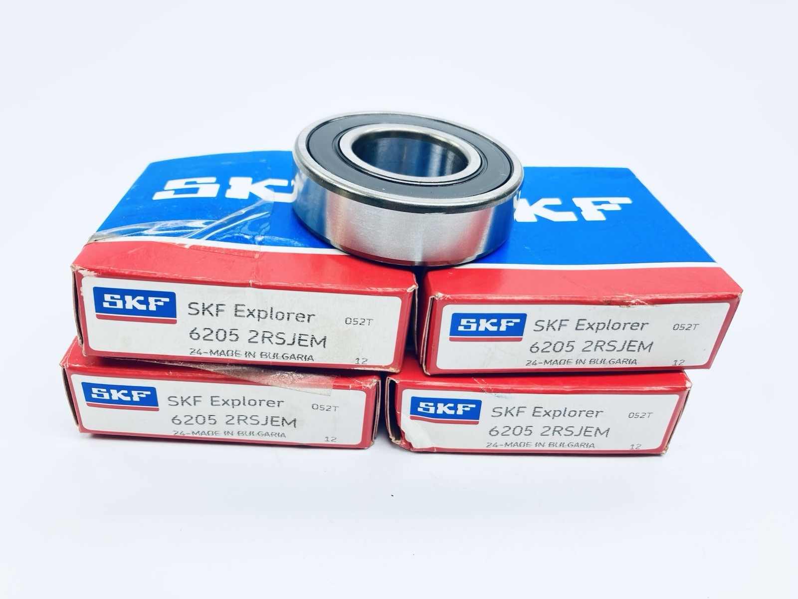Lot of 4 SKF 6205-2RSH / 6205 2RSJEM Deep groove Ball Bearing 25mm-Id 52mmOd 15W