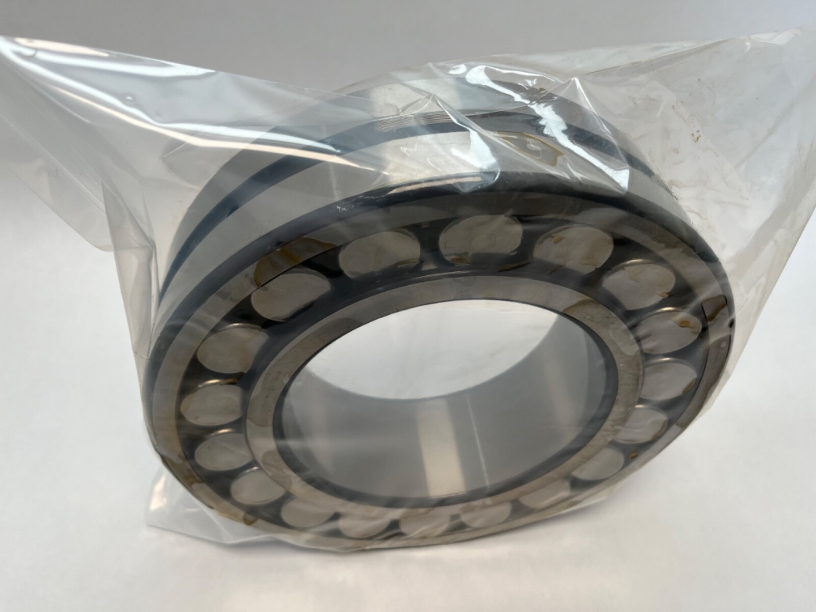 FAG 22226EAS.M.C3 Bearing 22226-EAS-M-C3-W33 22226E MB 130x230x64 mm