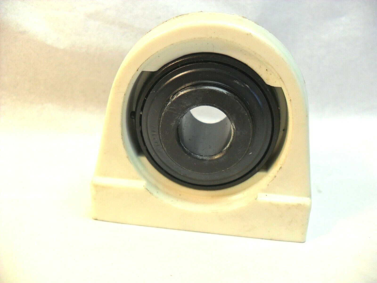 IPTCI BUCTPA 202 10 N – 5/8″ Thermoplastic Tapped Base Pillow Blocks
