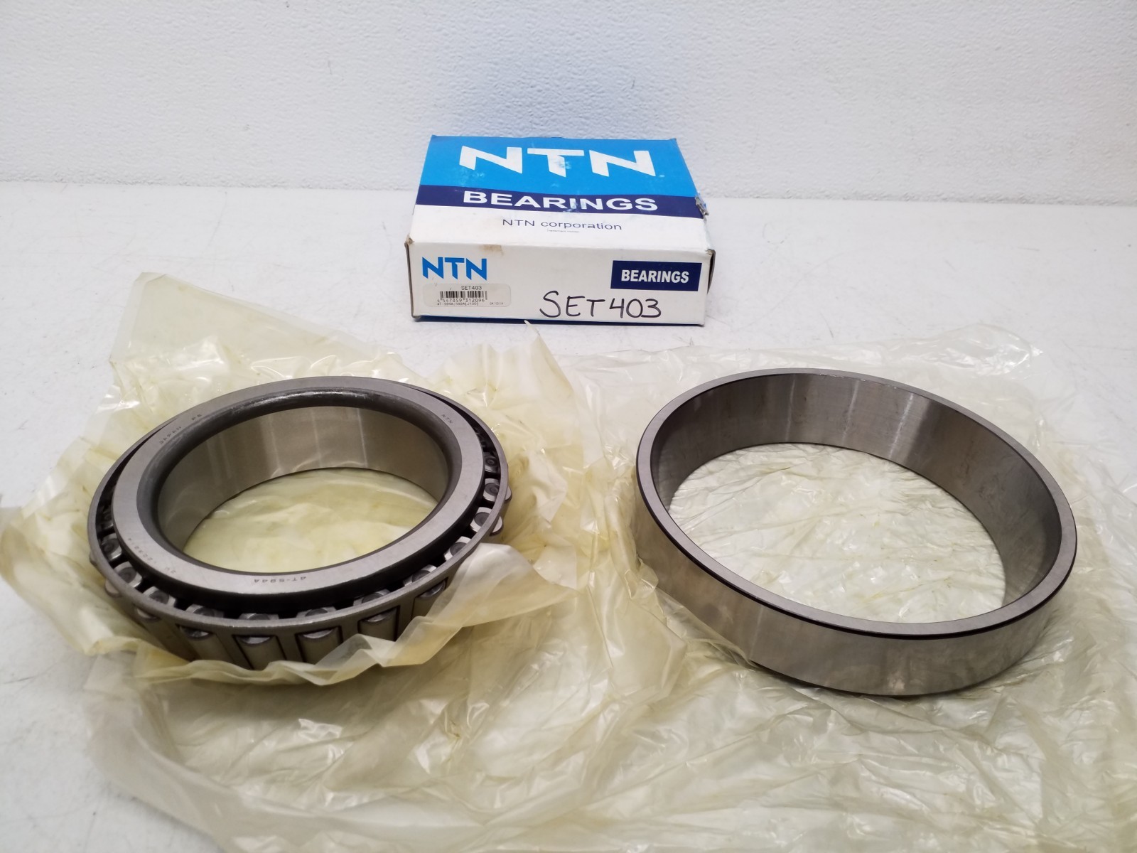 NTN SET403 Wheel Bearing Tapered Roller Bearing Set 594A 592A
