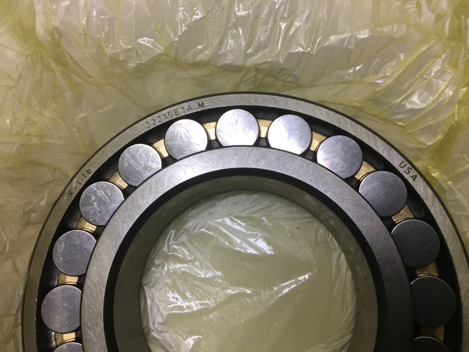 FAG 22215E1A.M Spherical Roller Bearing 75x130x31 mm 22215 E 1AM USA