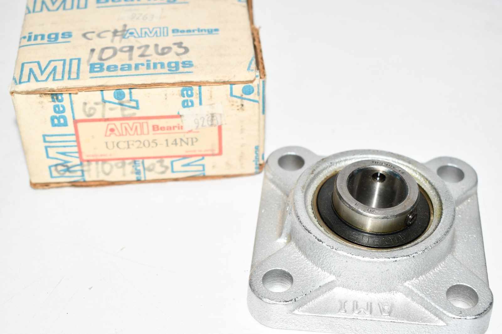 AMI Bearings UCF205-14NP Flange-Mount Ball Bearing Unit – 7/8 in Bore, 4-Bolt Fl